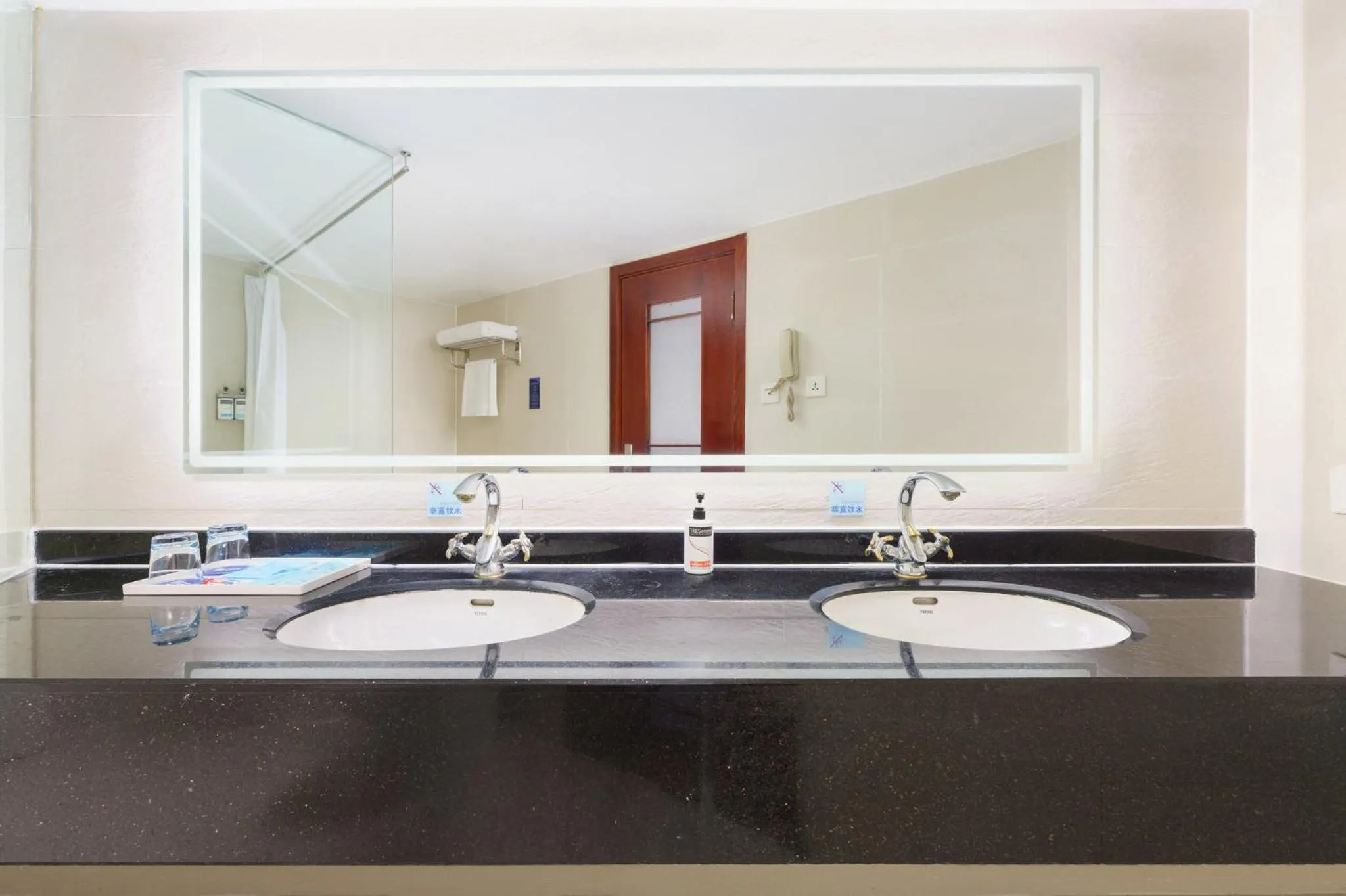 Photo of the whole room in Holiday Inn Express City Centre Dalian by IHG