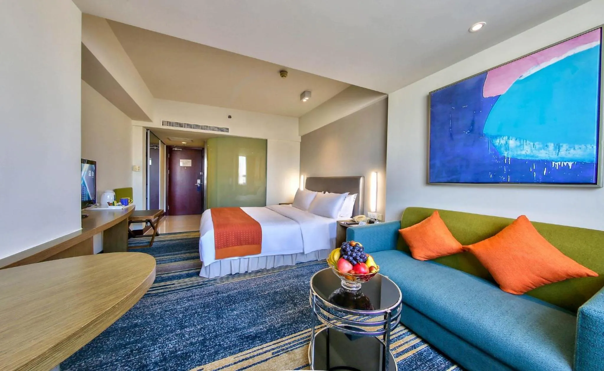 Photo of the whole room in Holiday Inn Express City Centre Dalian by IHG