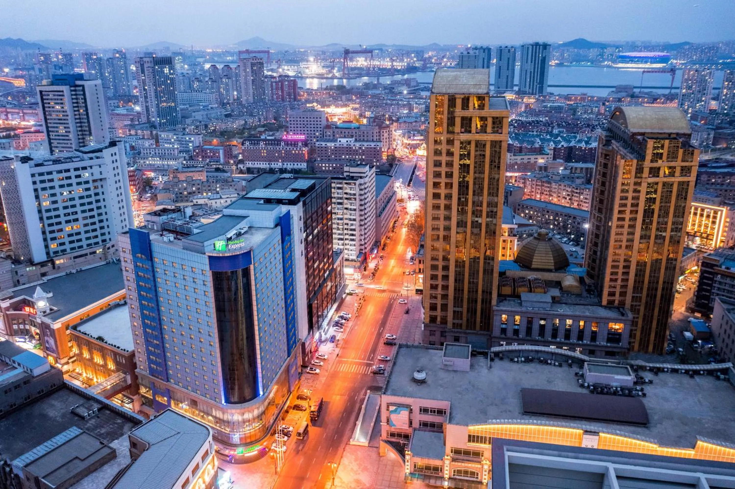 Property building in Holiday Inn Express City Centre Dalian by IHG
