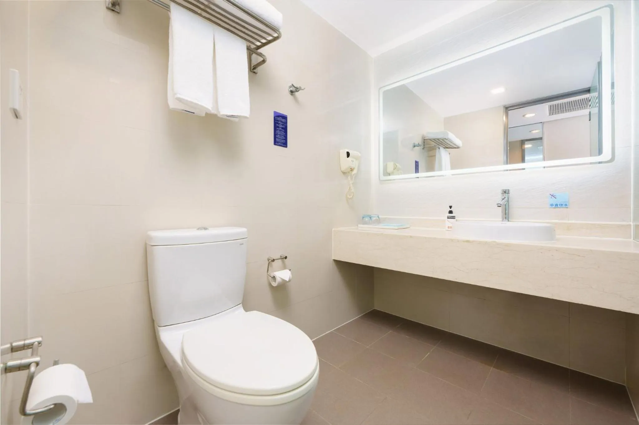 Bathroom in Holiday Inn Express City Centre Dalian by IHG