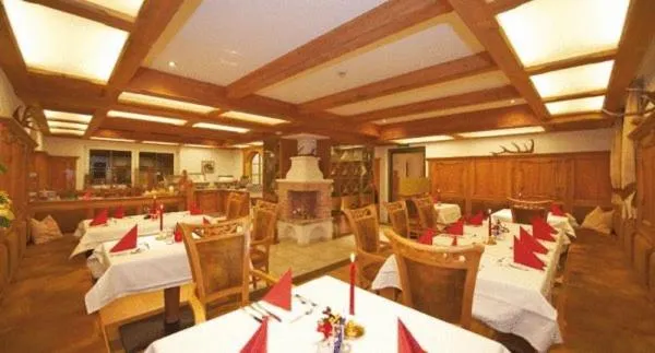 Restaurant/places to eat in Hotel Lisa