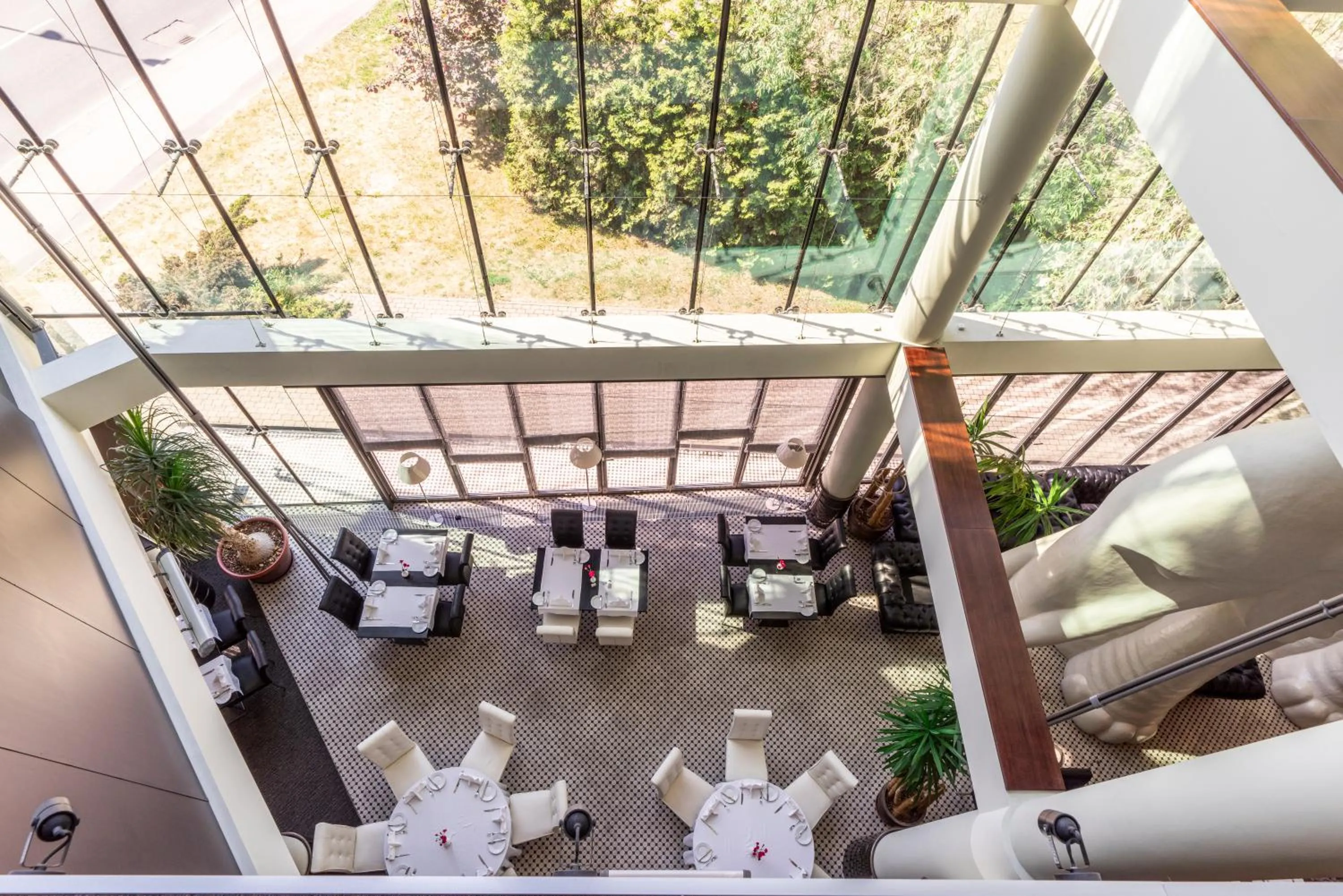 Restaurant/places to eat in Rixwell Elefant Hotel