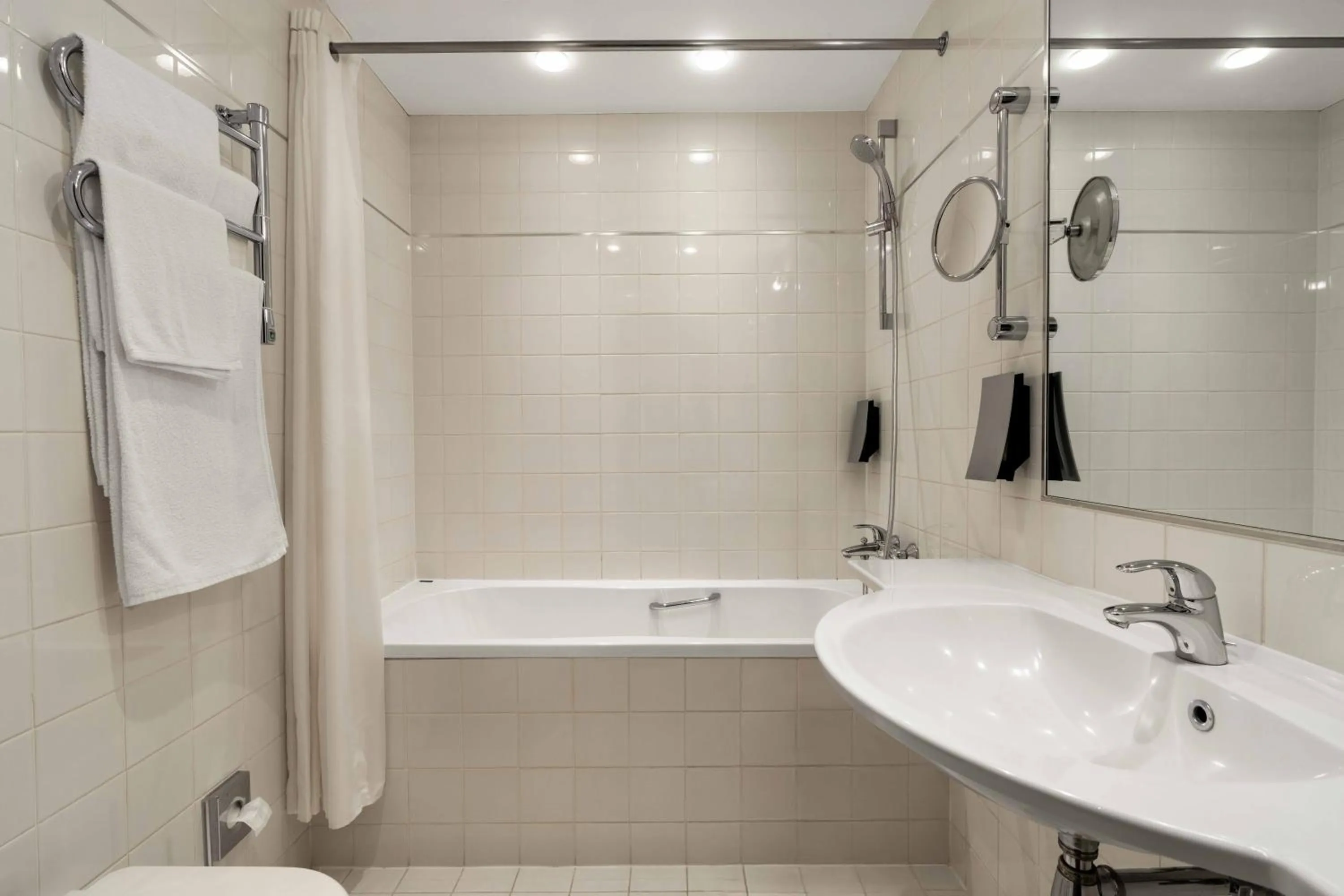 Shower in Rixwell Elefant Hotel