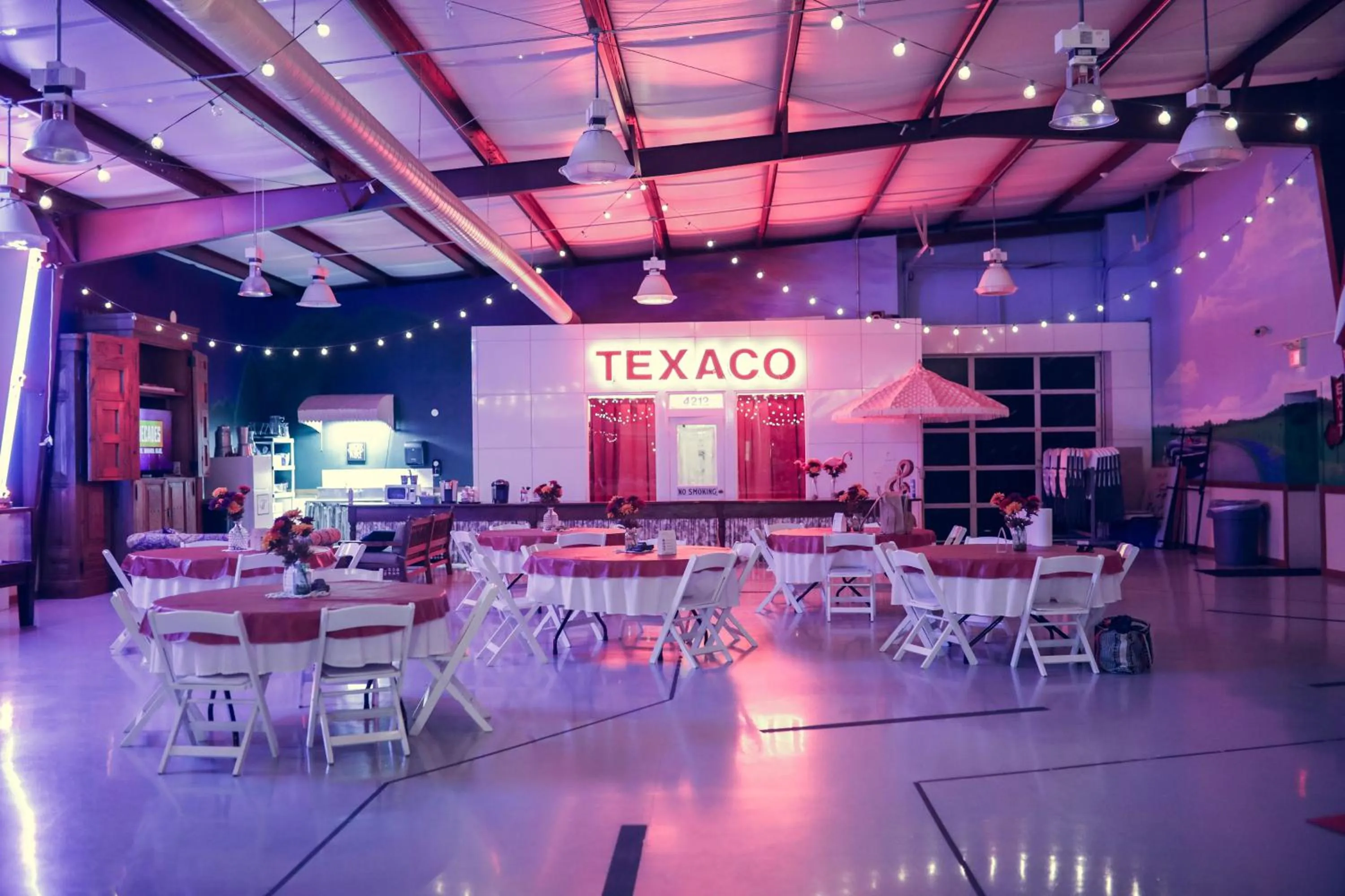 Dining area in Lone Star Glamp Inn