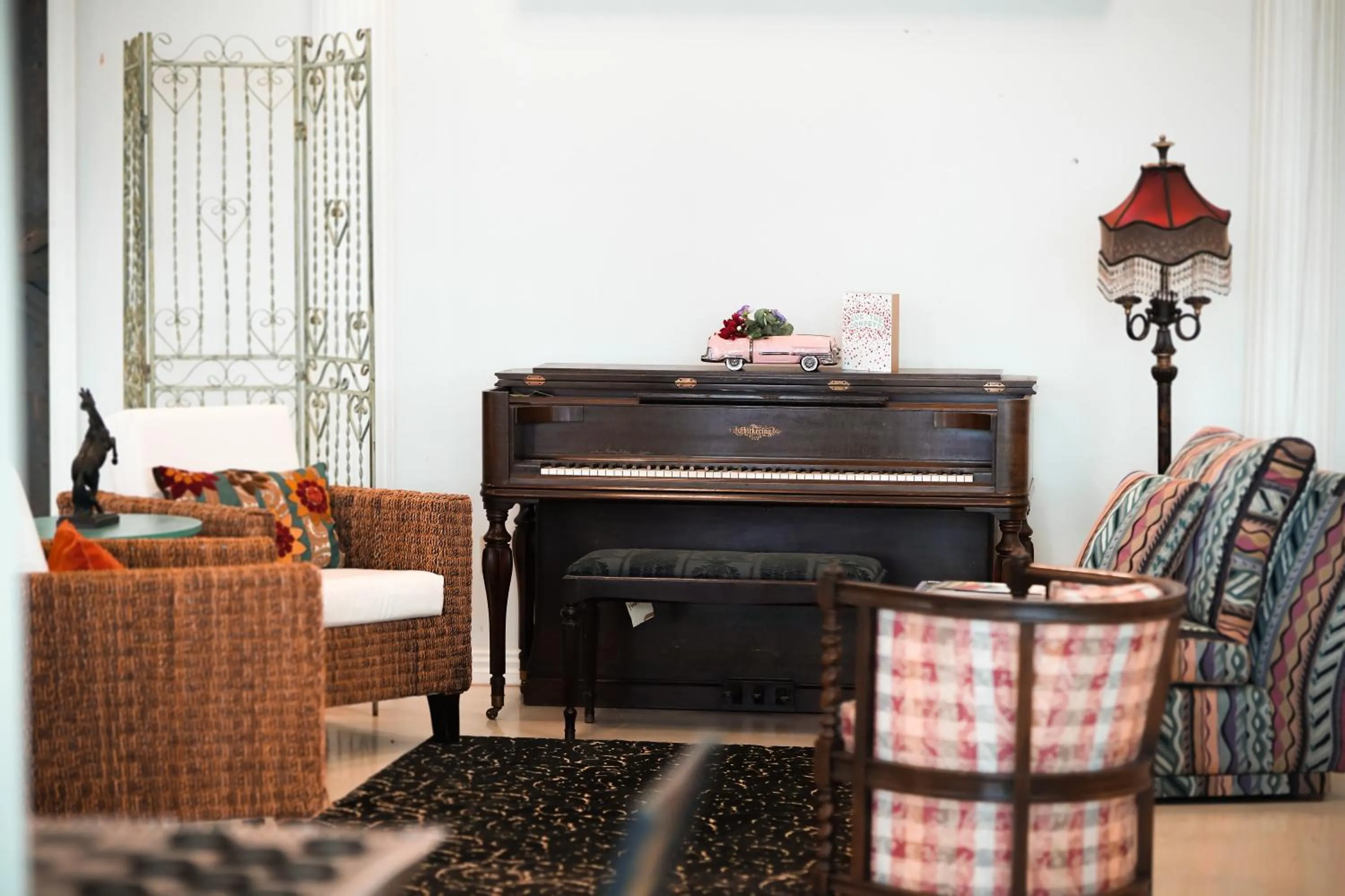 Seating area in Lone Star Glamp Inn