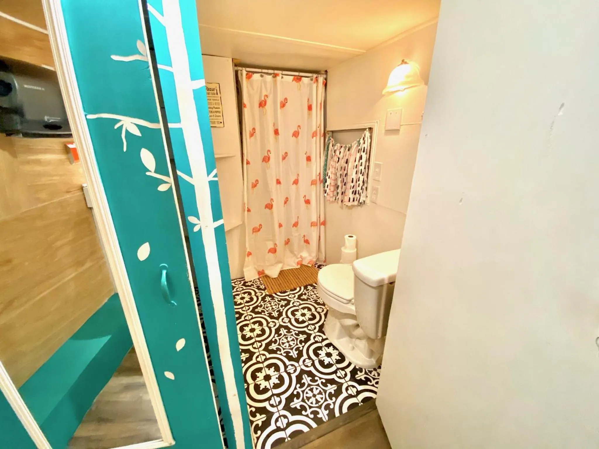 Public Bath in Lone Star Glamp Inn