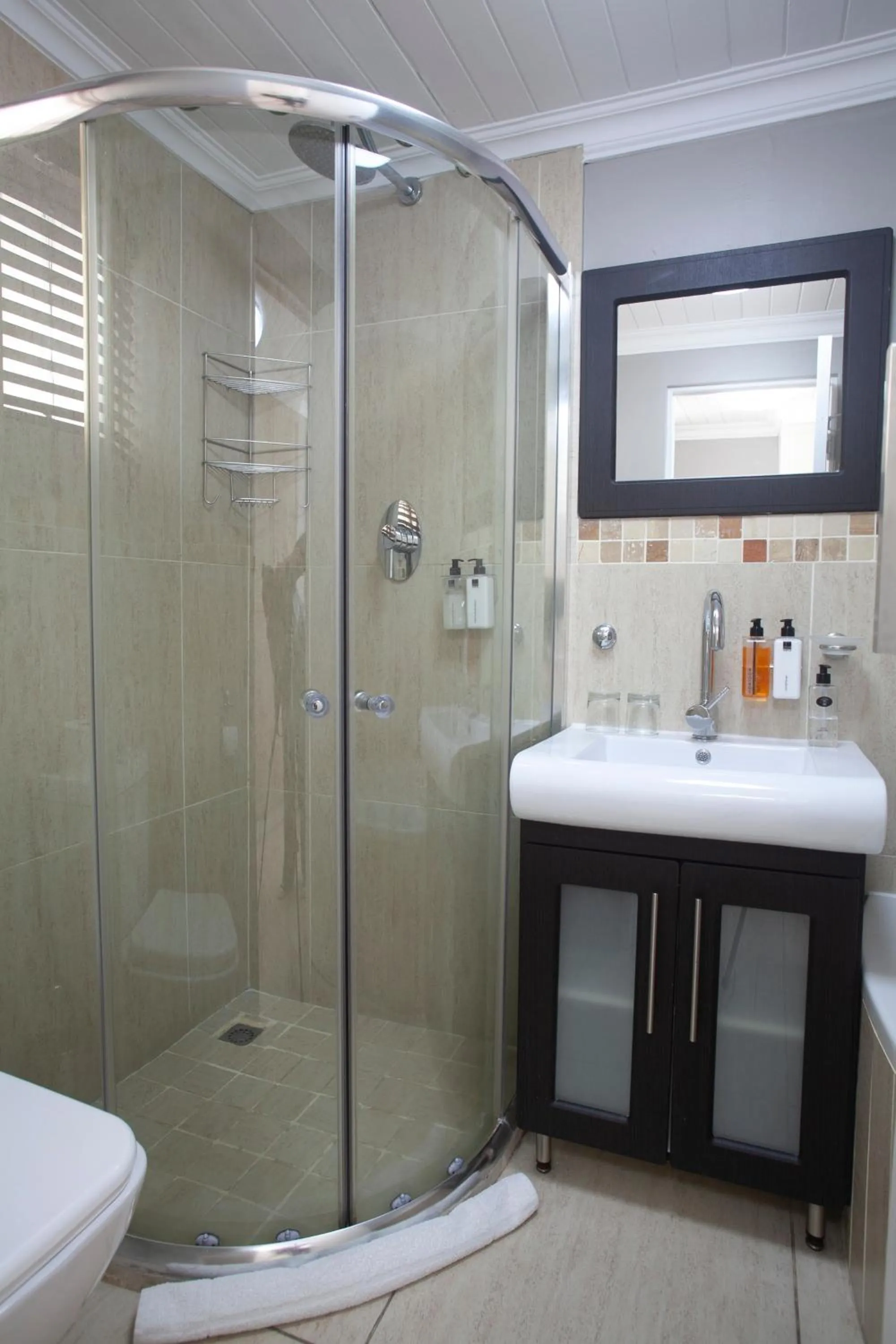 Shower in Ruslamere Hotel and Conference Centre