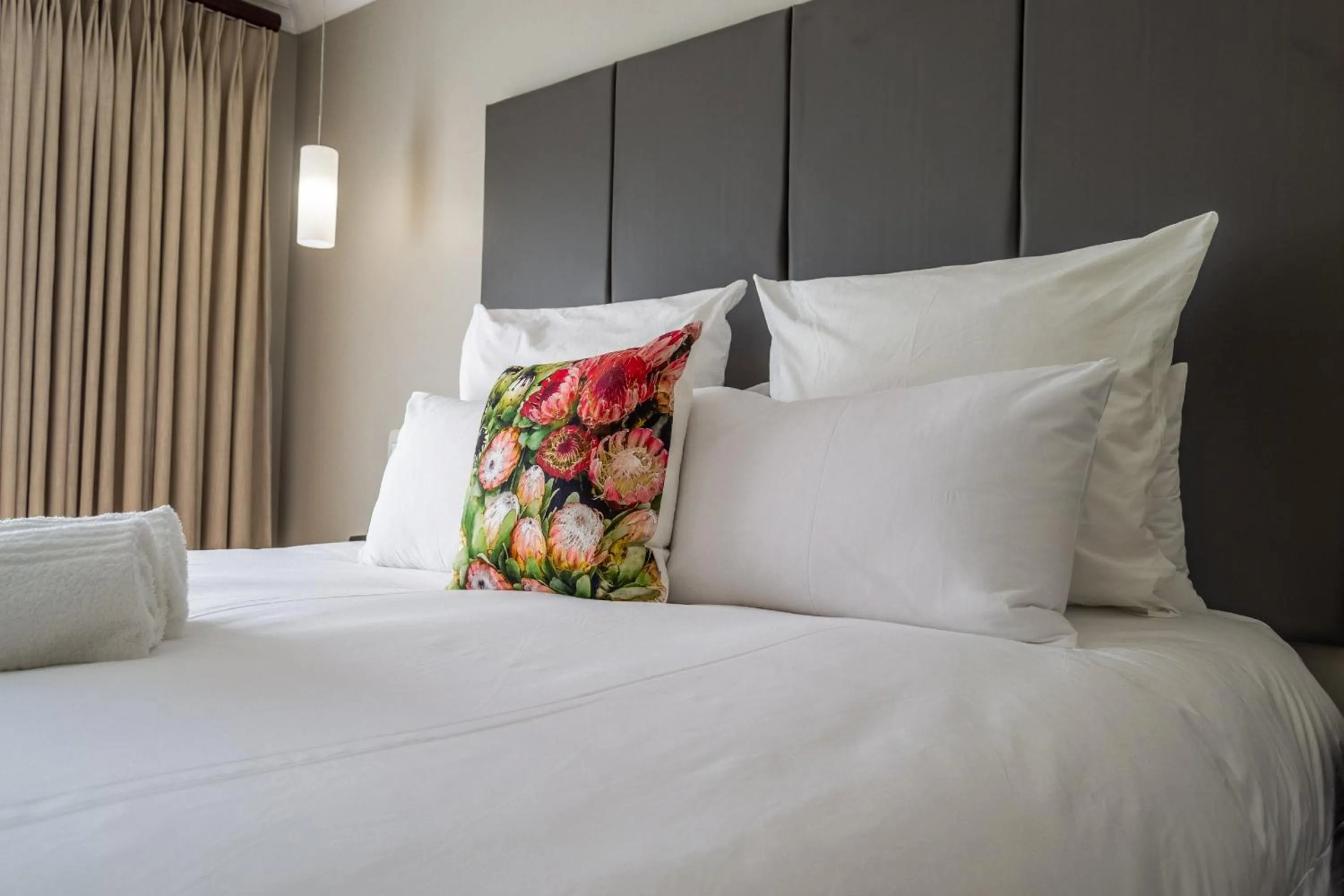 Bed in Ruslamere Hotel and Conference Centre