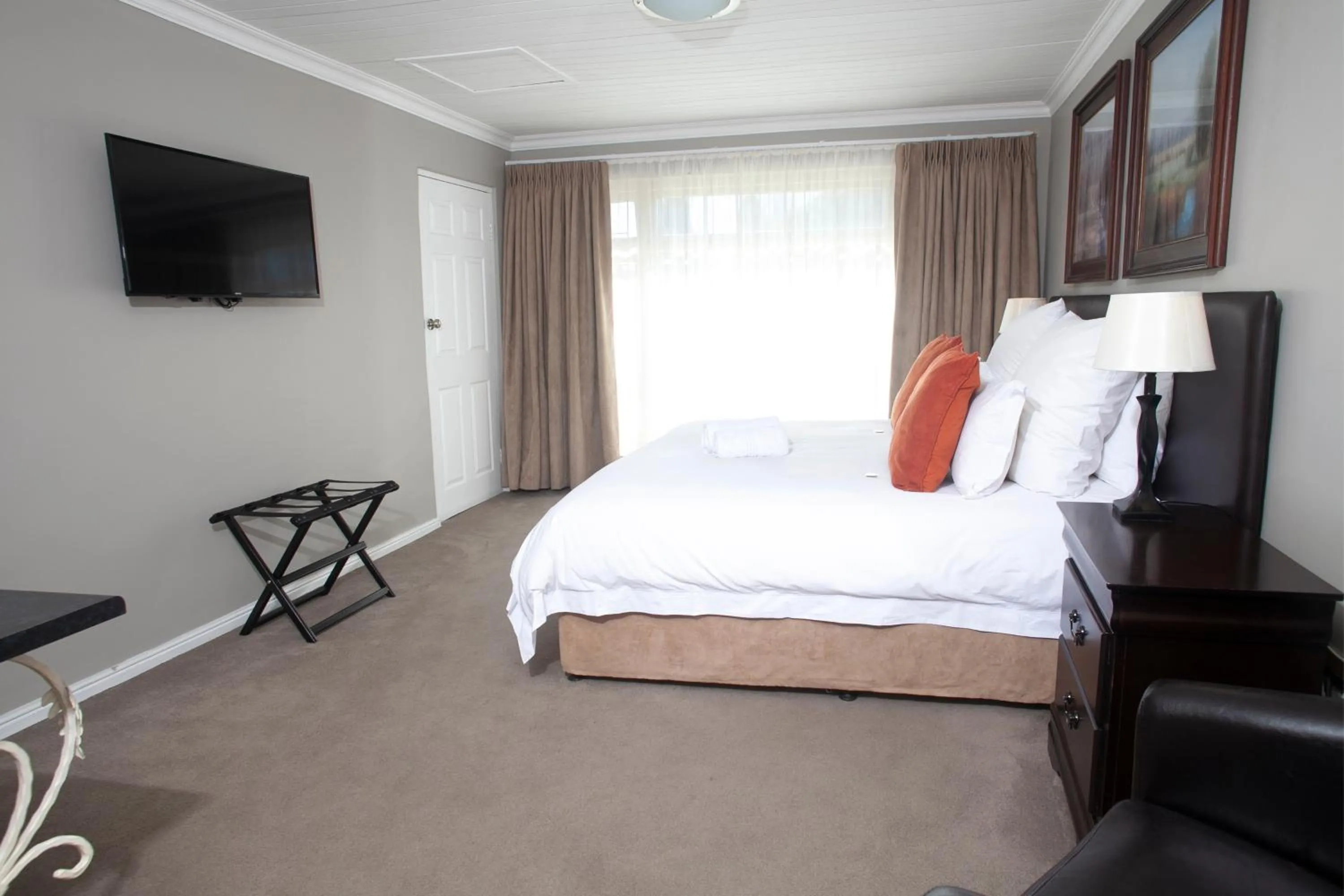 TV and multimedia, Bed in Ruslamere Hotel and Conference Centre