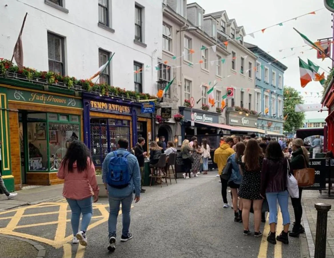 Restaurant/places to eat in 7 Boutique Hotel