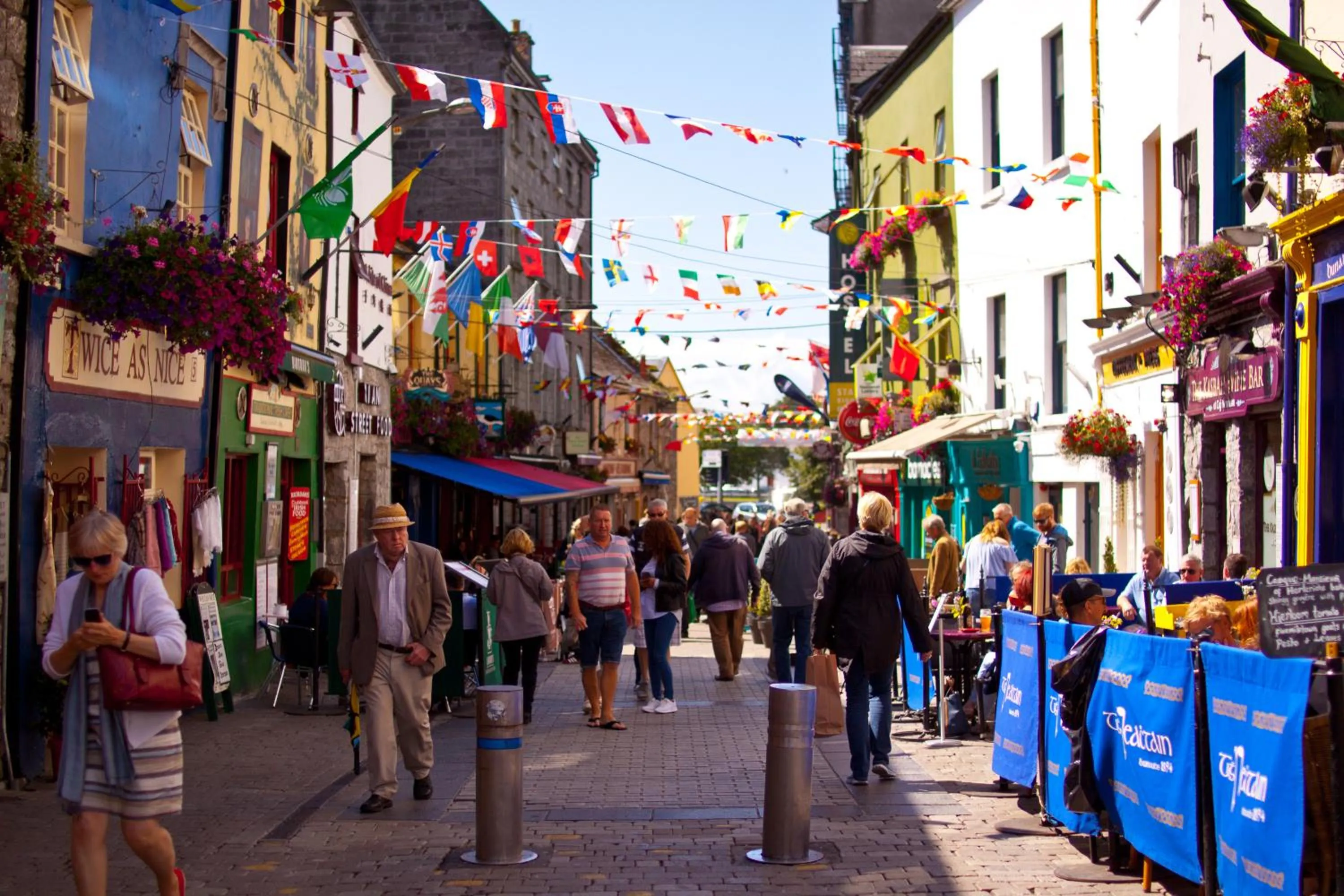 Restaurant/places to eat in 7 Boutique Hotel