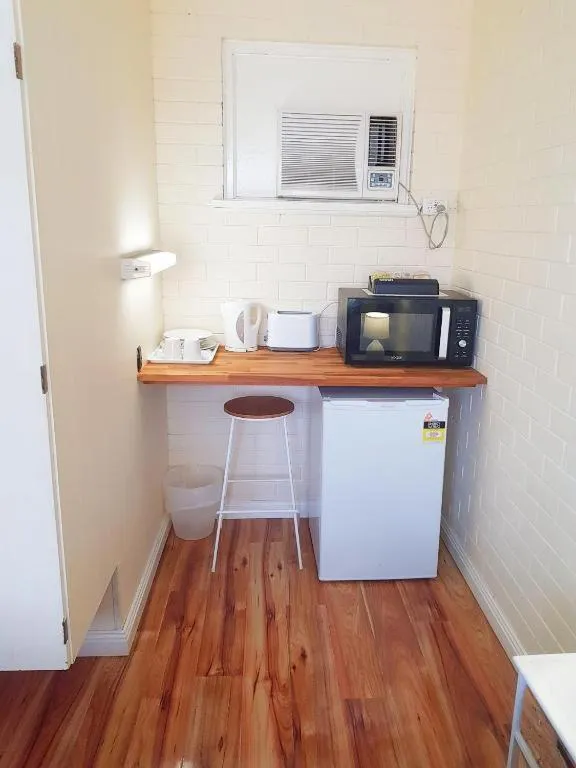 Kitchen or kitchenette in Whyalla Country Inn Motel