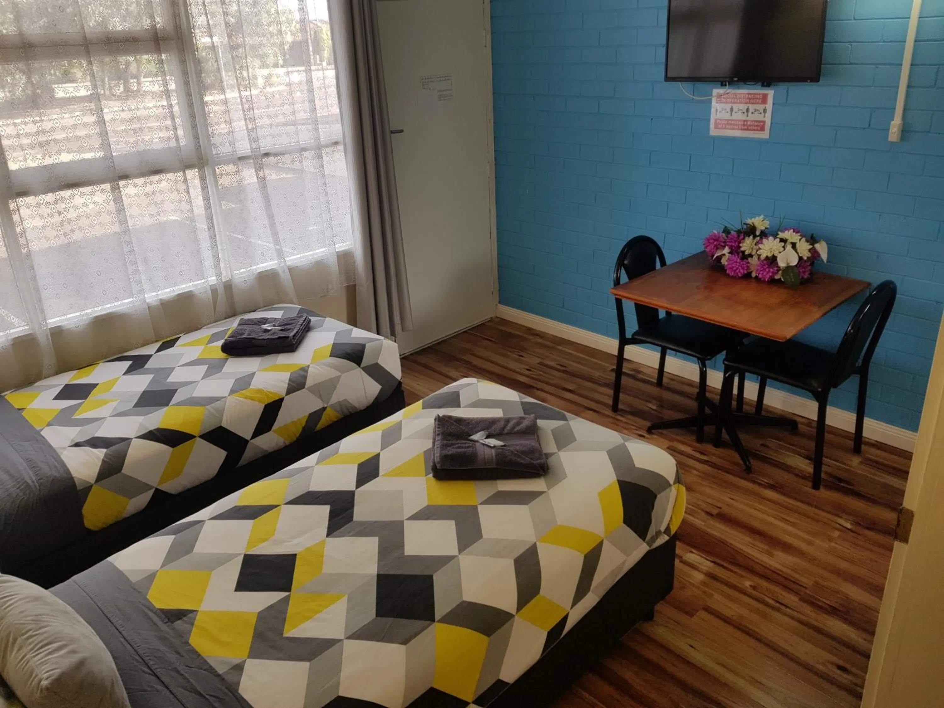 TV and multimedia, Bed in Whyalla Country Inn Motel