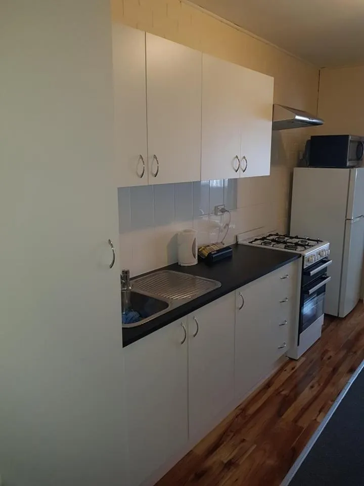 Kitchen or kitchenette in Whyalla Country Inn Motel