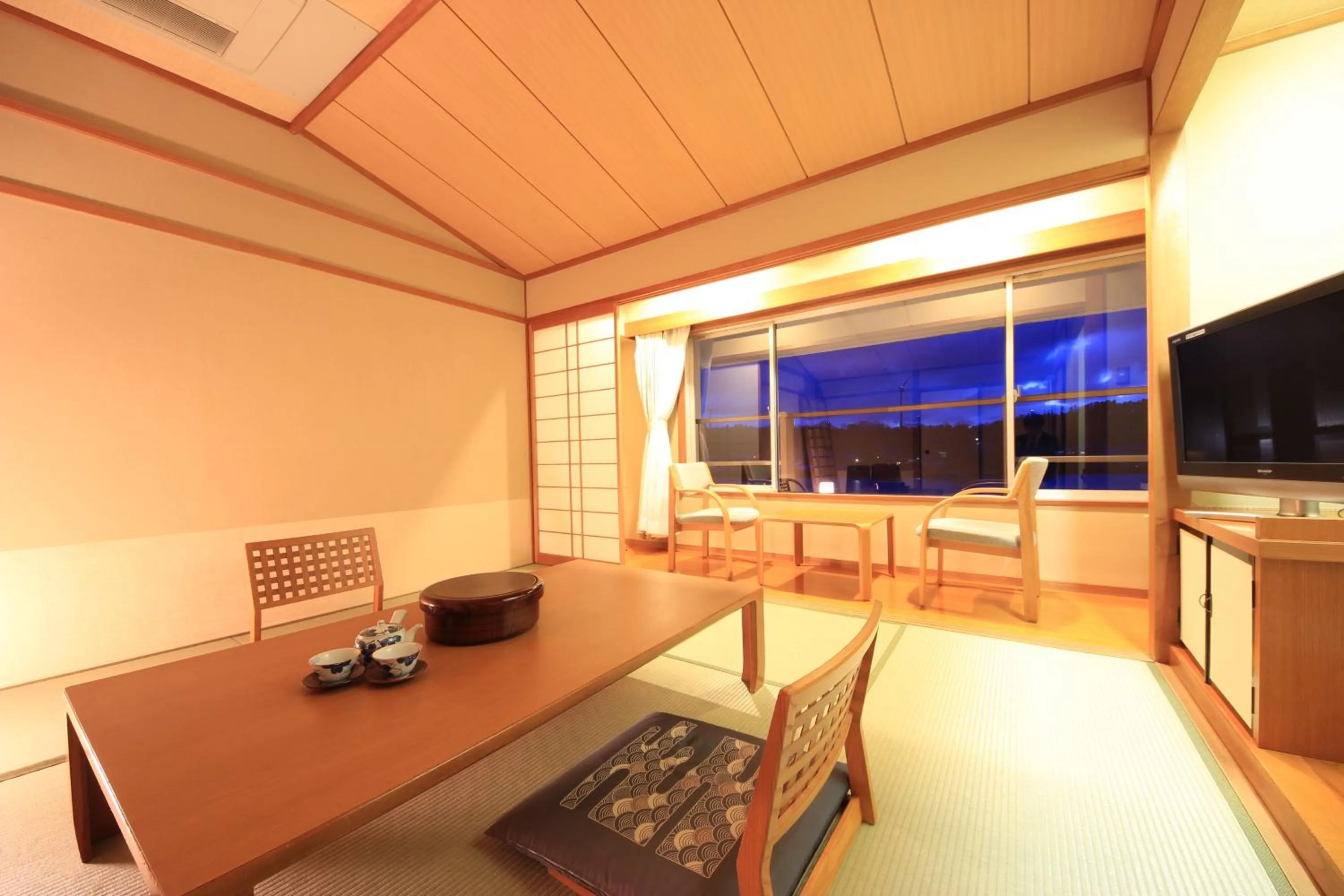 Photo of the whole room in Awara Kitagata Onsen Kohanso Hana Yurari