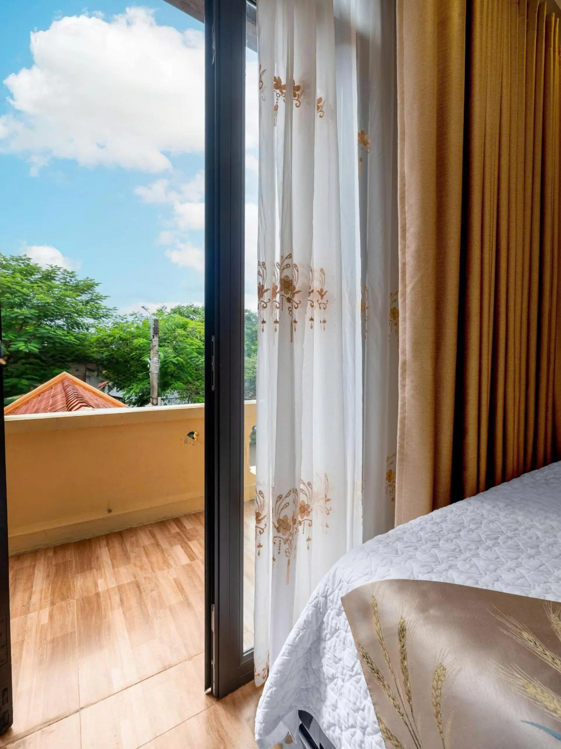 Balcony/Terrace, Bed in Lys Homestay