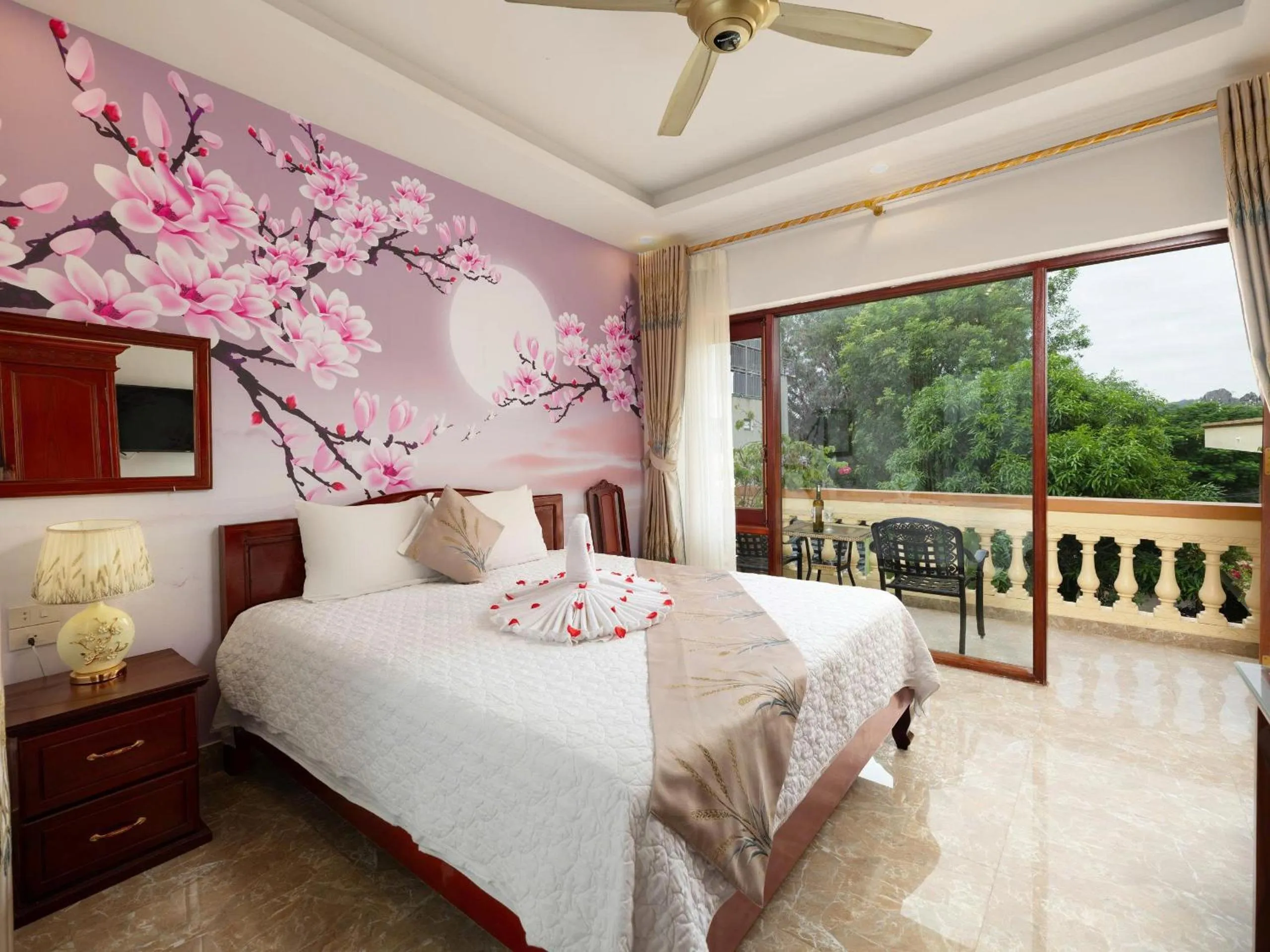 Photo of the whole room, Bed in Lys Homestay