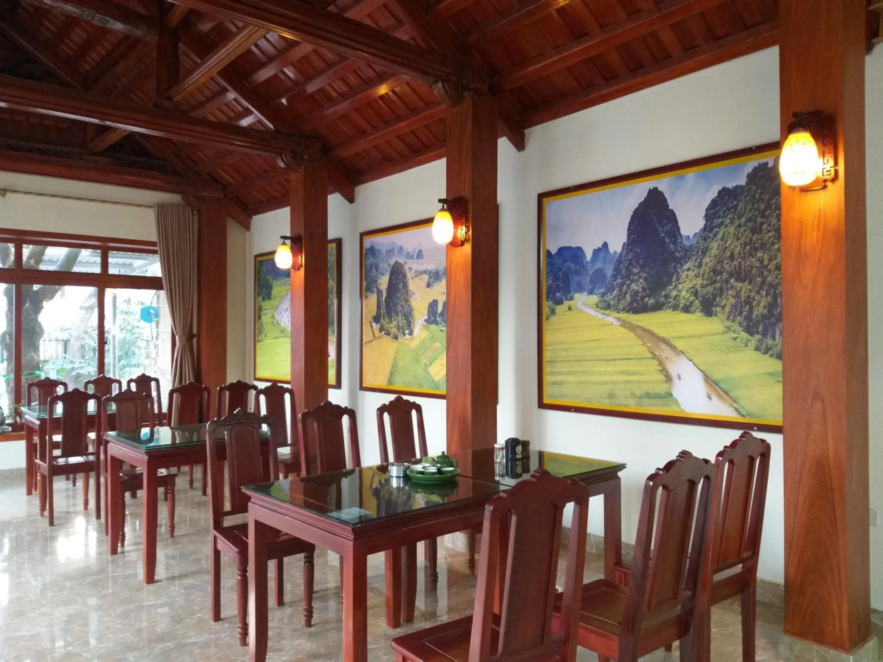 Restaurant/places to eat in Lys Homestay