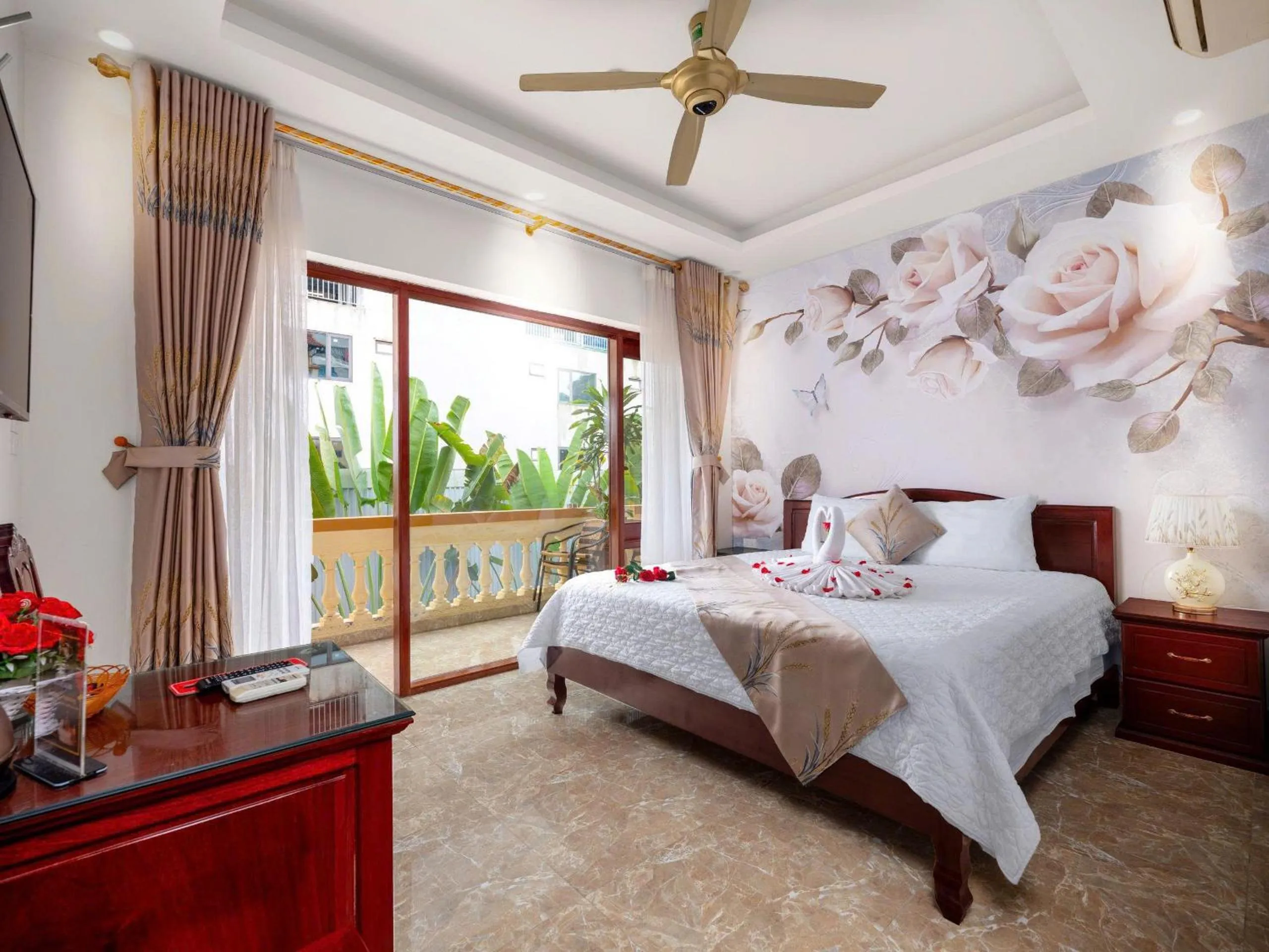 Photo of the whole room, Bed in Lys Homestay