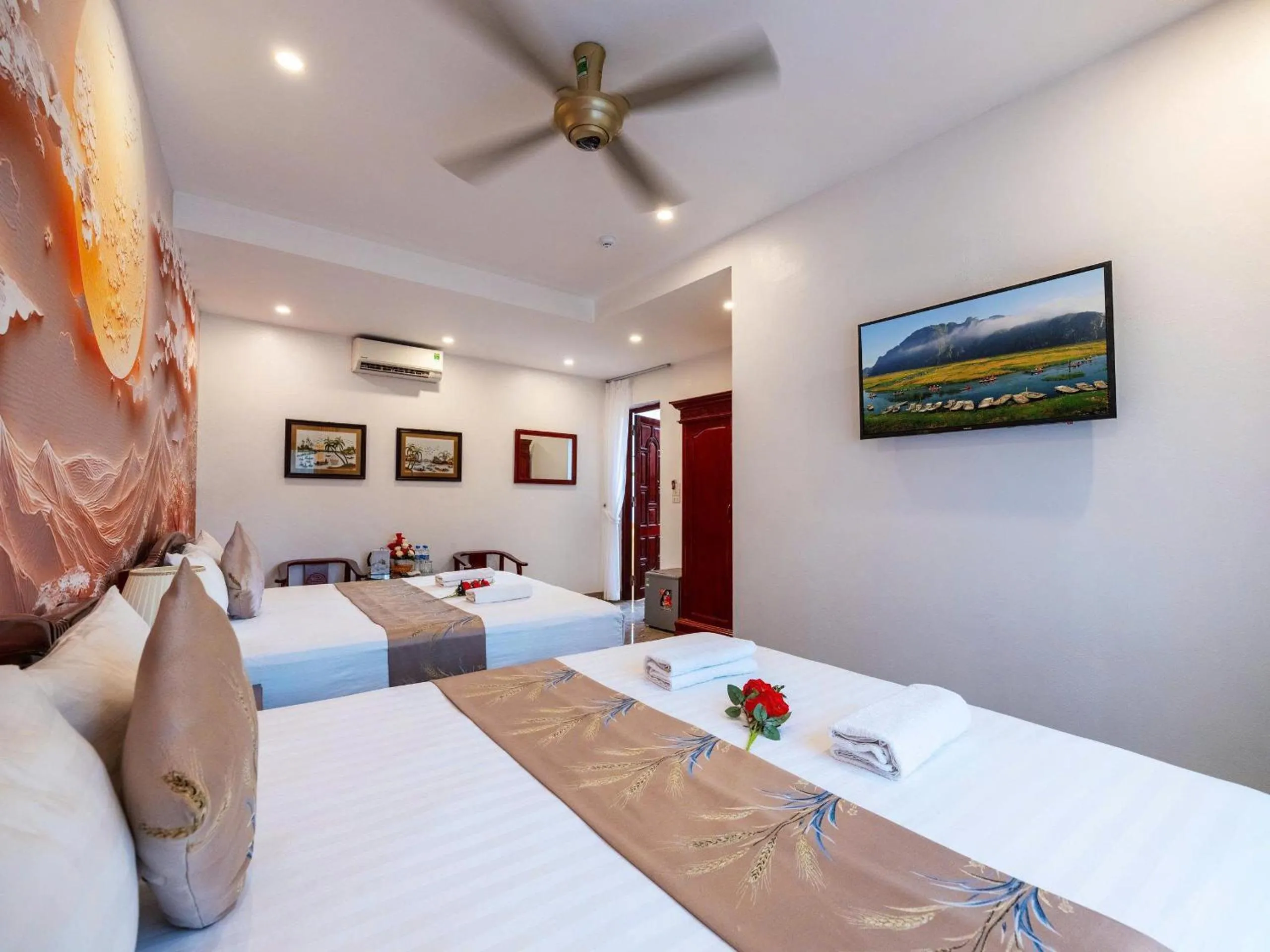 Photo of the whole room, Bed in Lys Homestay