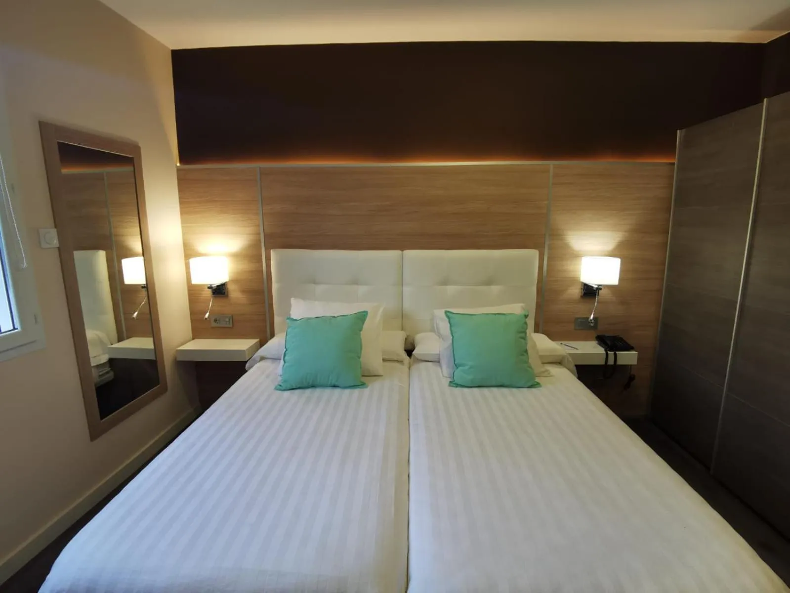 Photo of the whole room, Bed in Hotel Restaurant Rose des Pyrénées