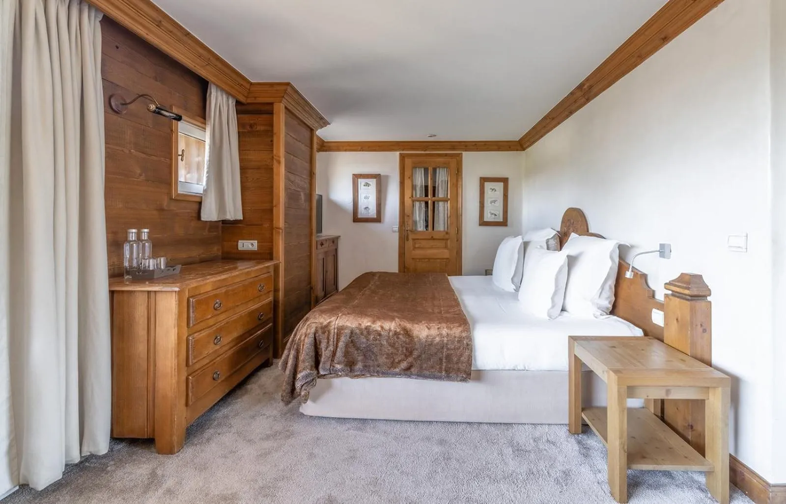 Bed in Hôtel Les Peupliers