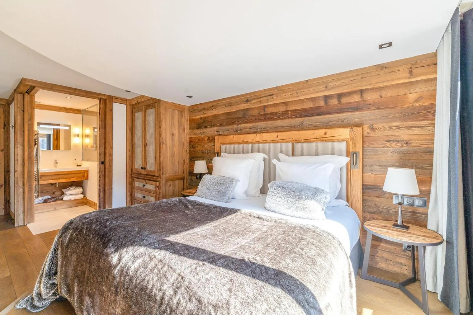 Bed in Hôtel Les Peupliers