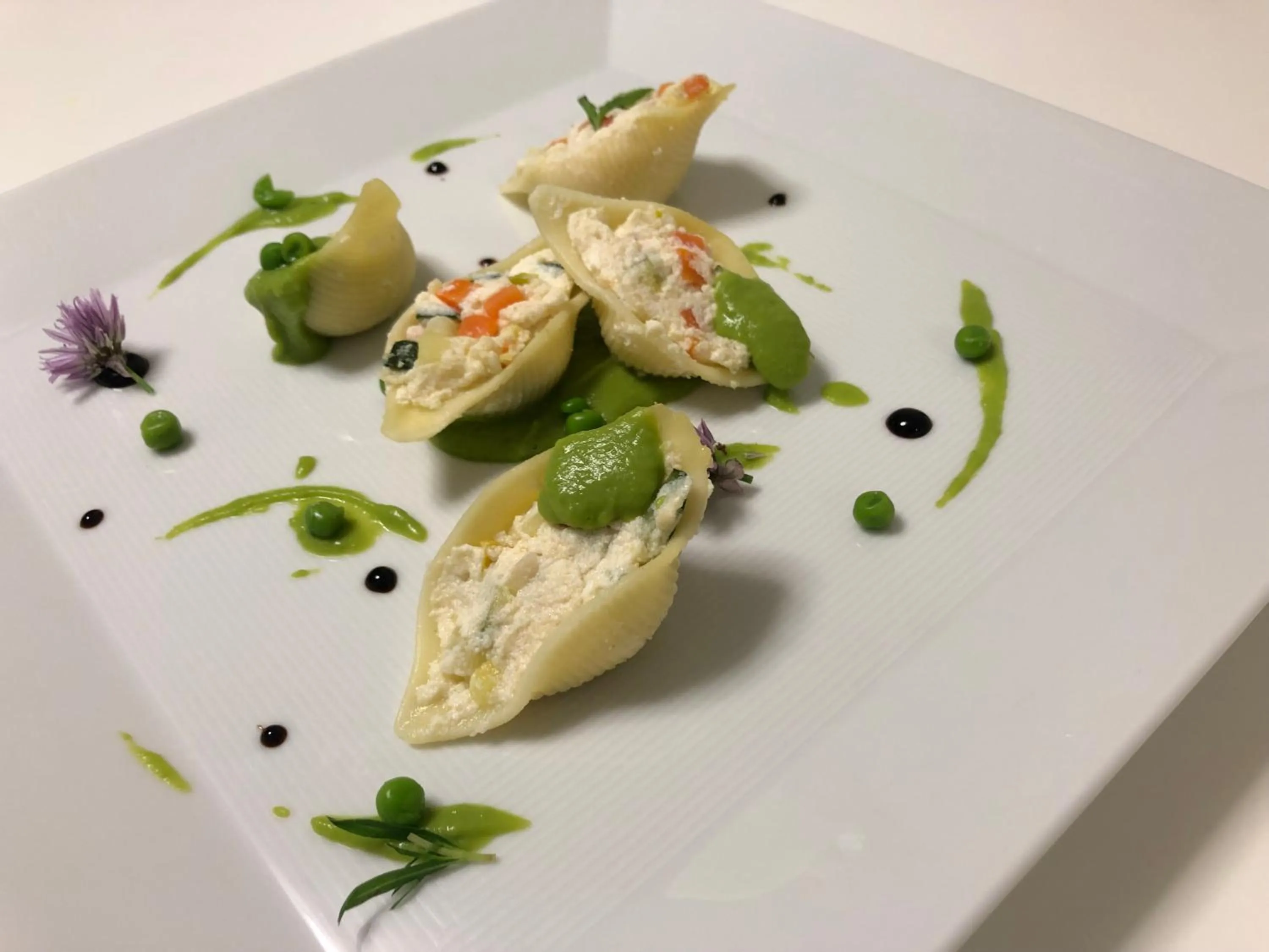 Restaurant/places to eat in Hotel Du Lac