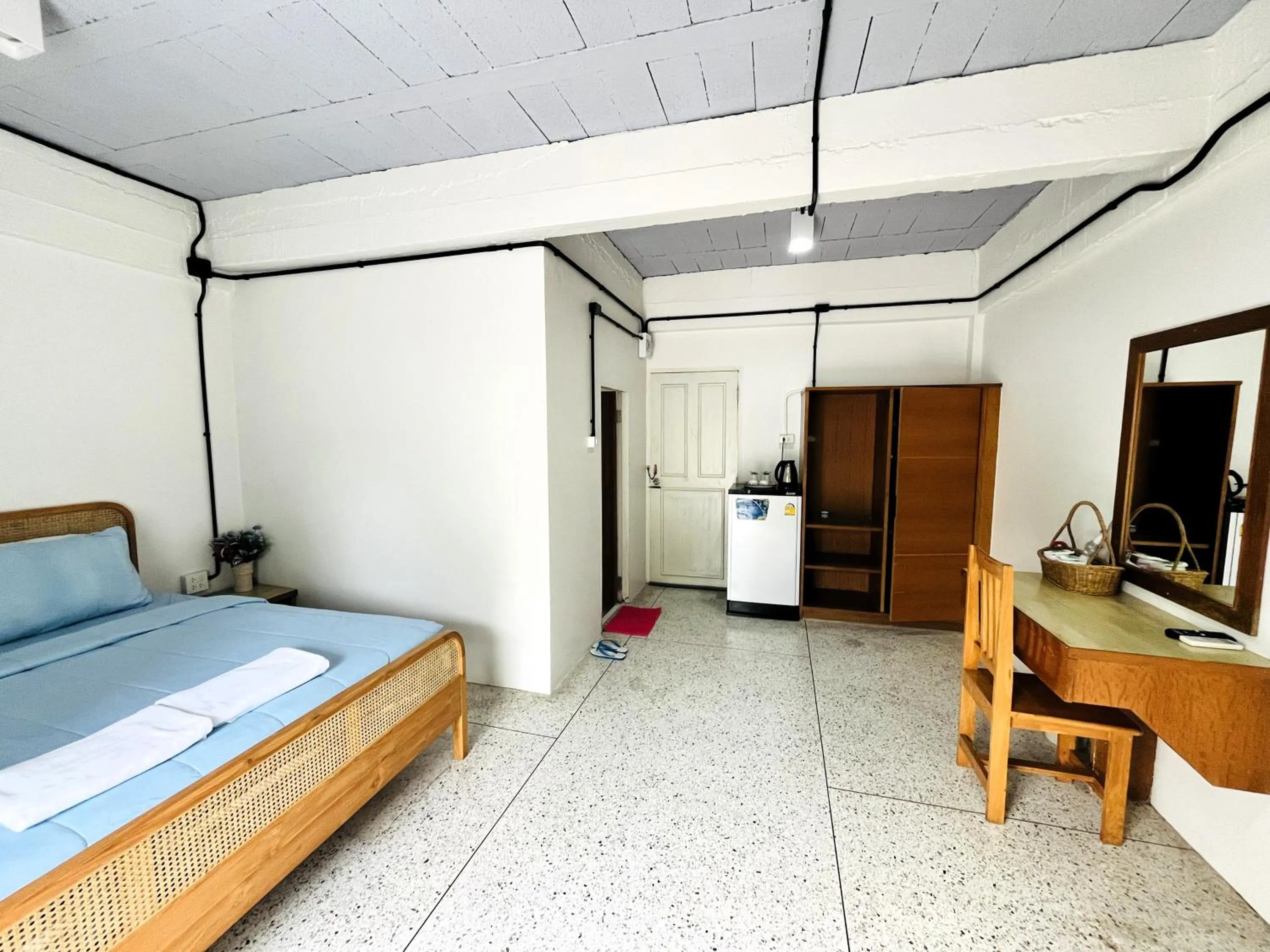 Photo of the whole room, Bed in Bangsaphan Resort