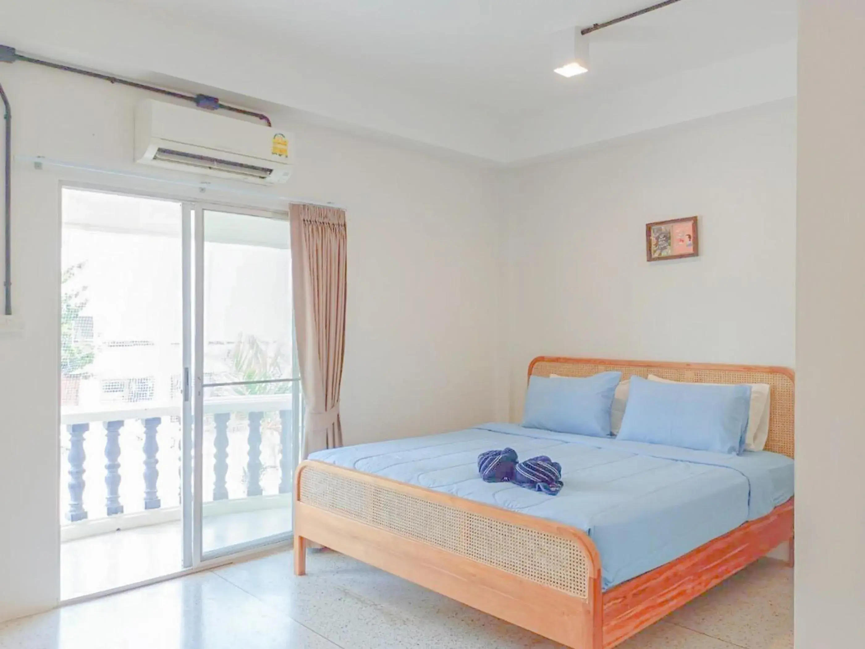 Deluxe Double Room with Balcony in Bangsaphan Resort Deluxe Double Room with Balcony in Bangsaphan Resort