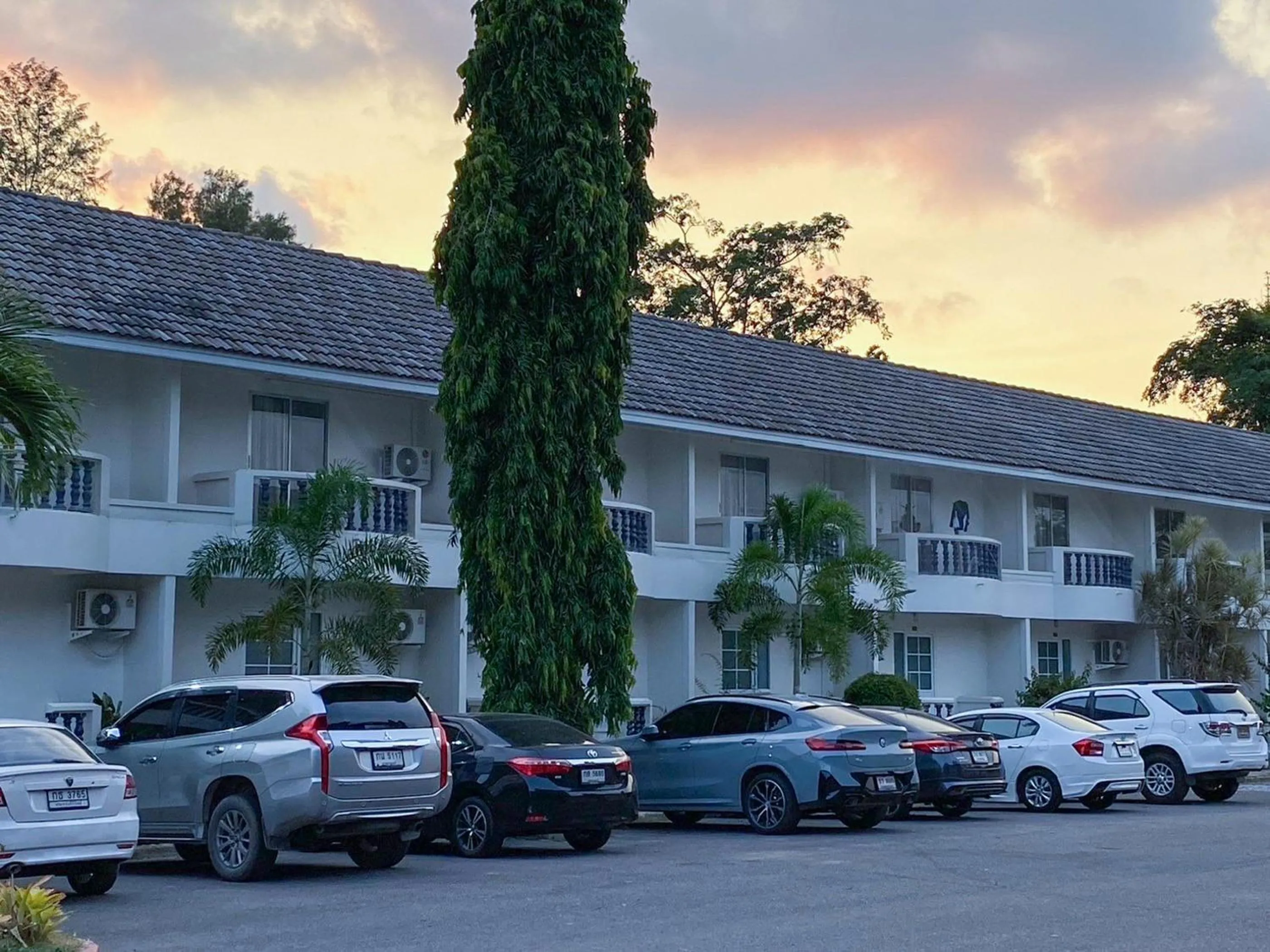 Parking in Bangsaphan Resort