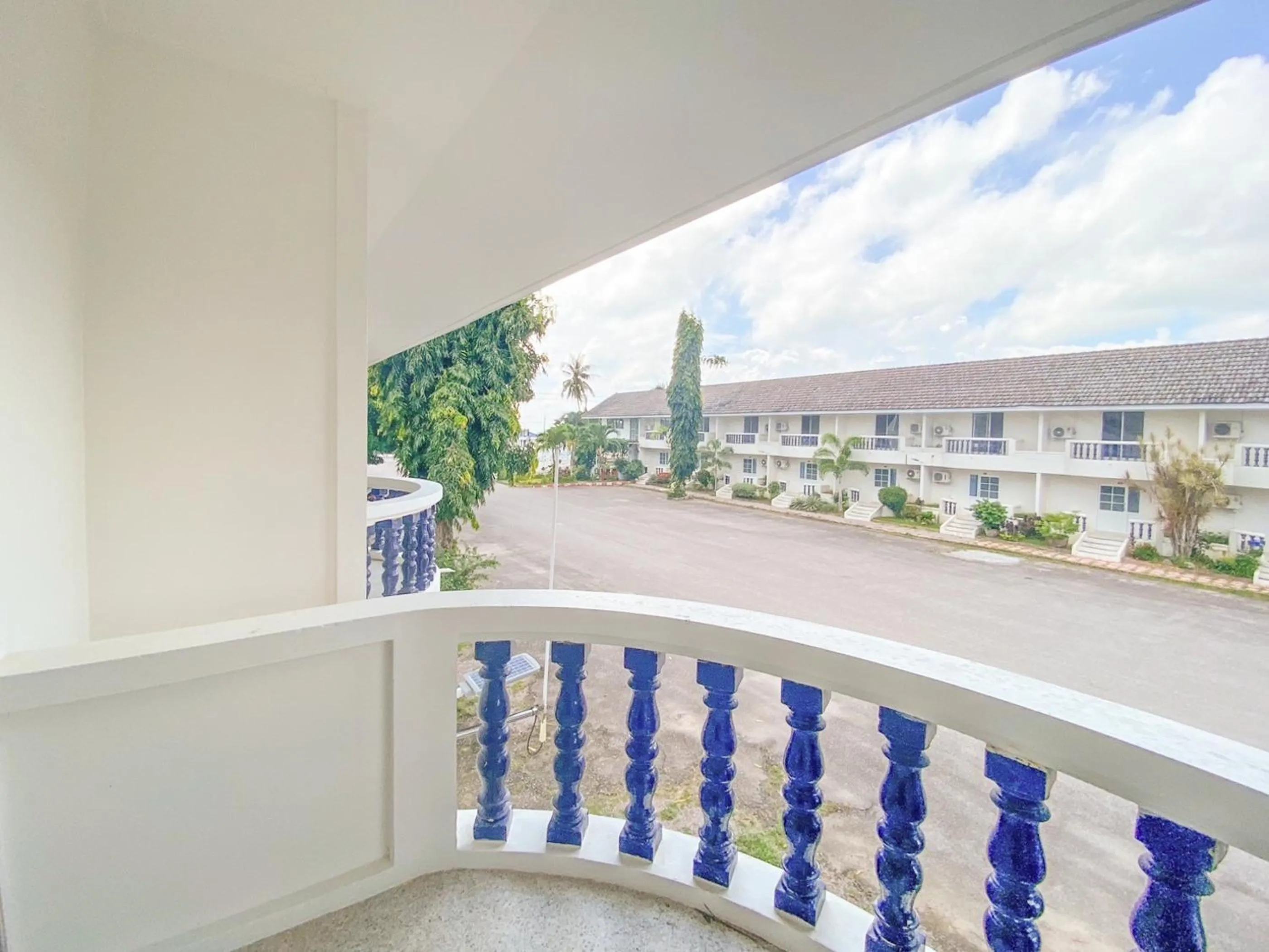 Twin Room with Balcony in Bangsaphan Resort