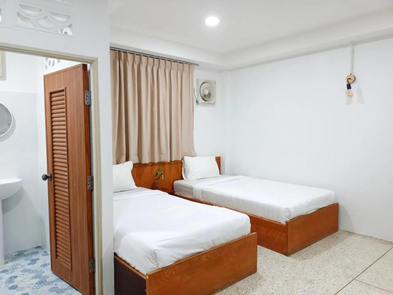 Superior Twin Room in Bangsaphan Resort