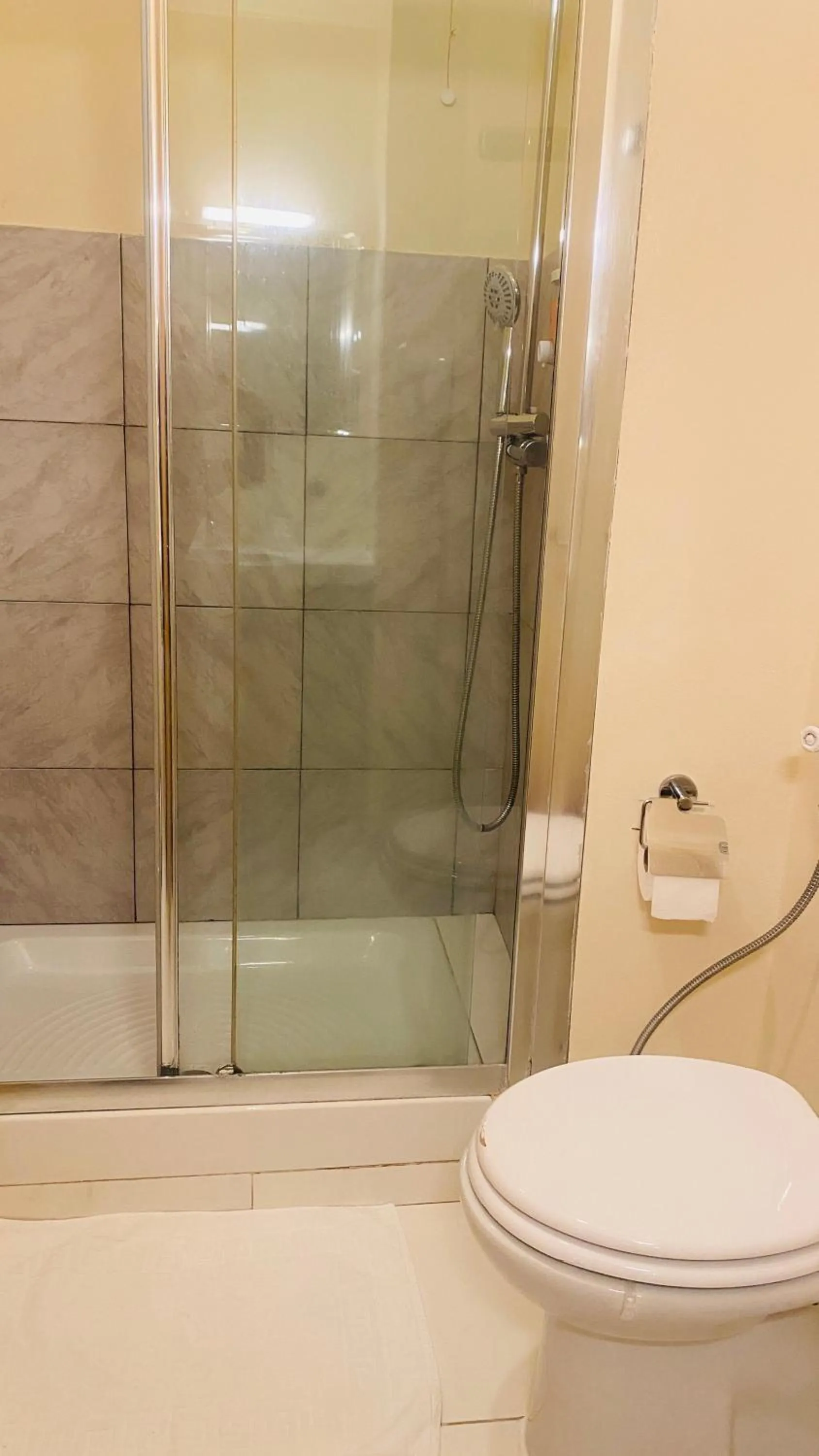 Shower in I Dormienti