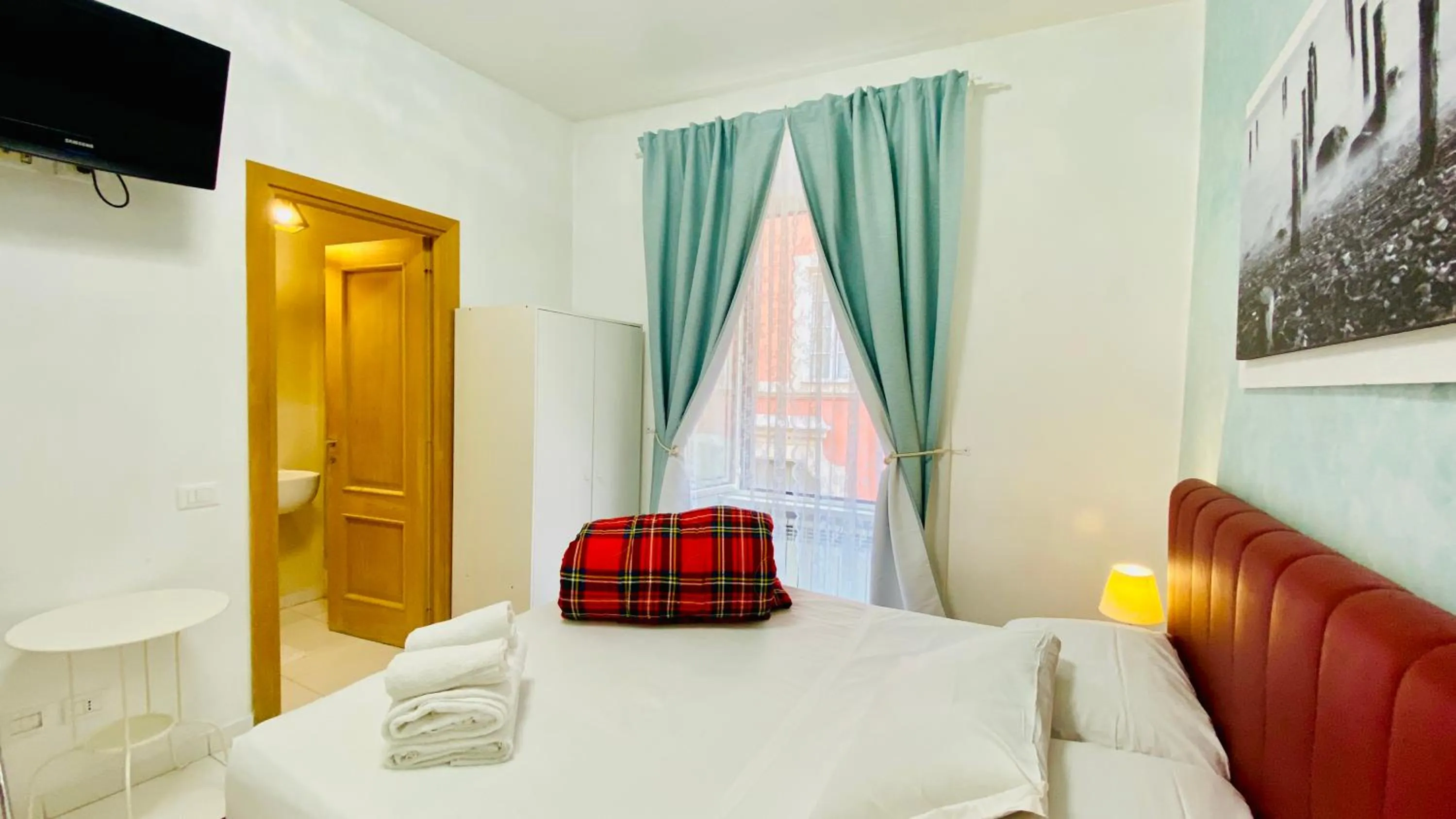 Bedroom, Bed in I Dormienti