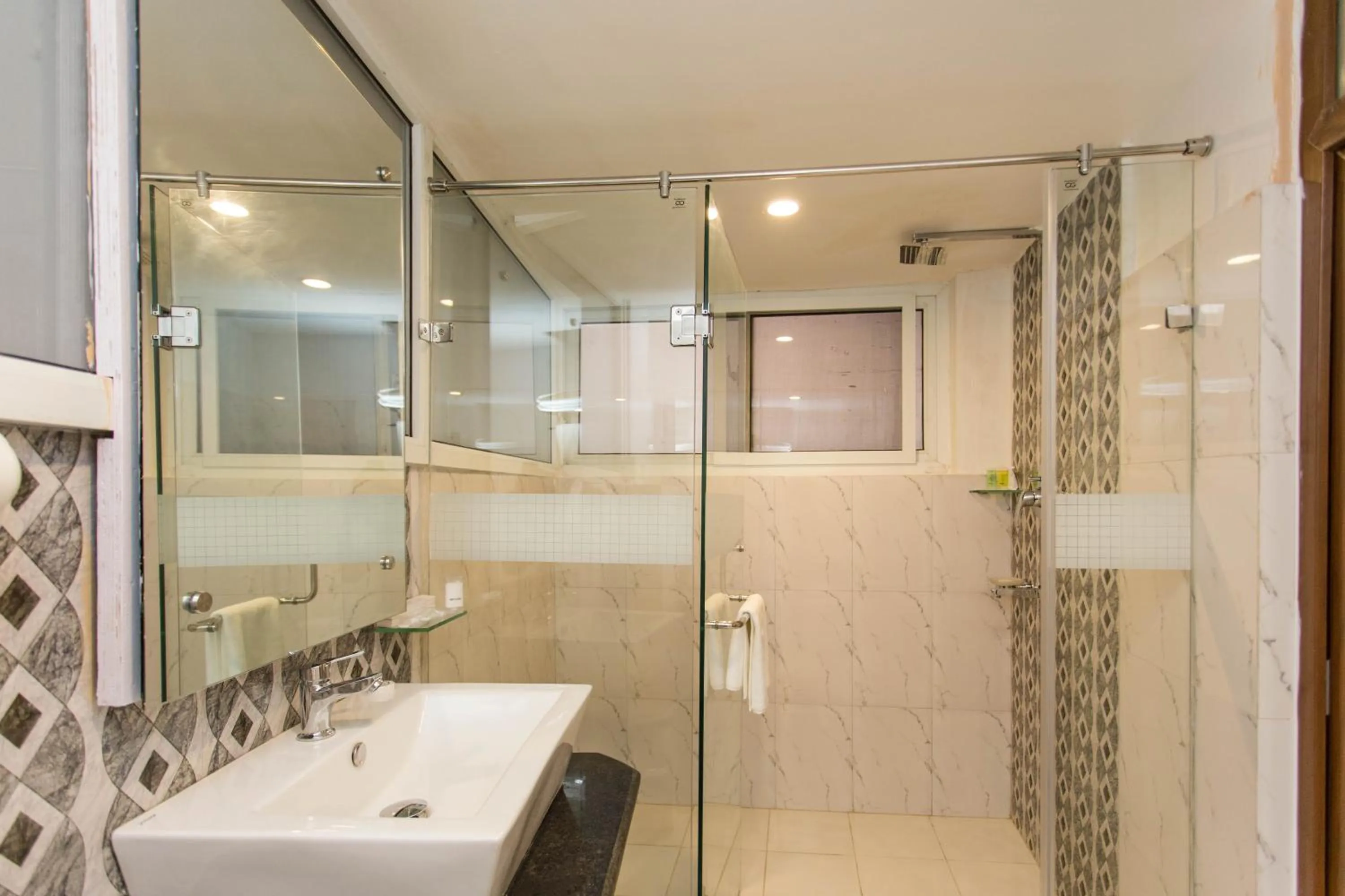 Shower in Hotel Buddy