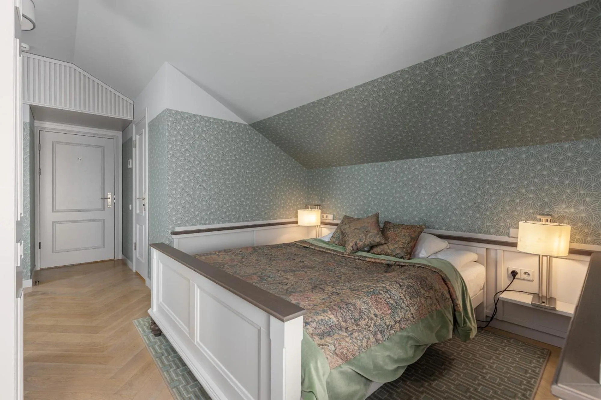 Bed in Roze Boutique Hotel