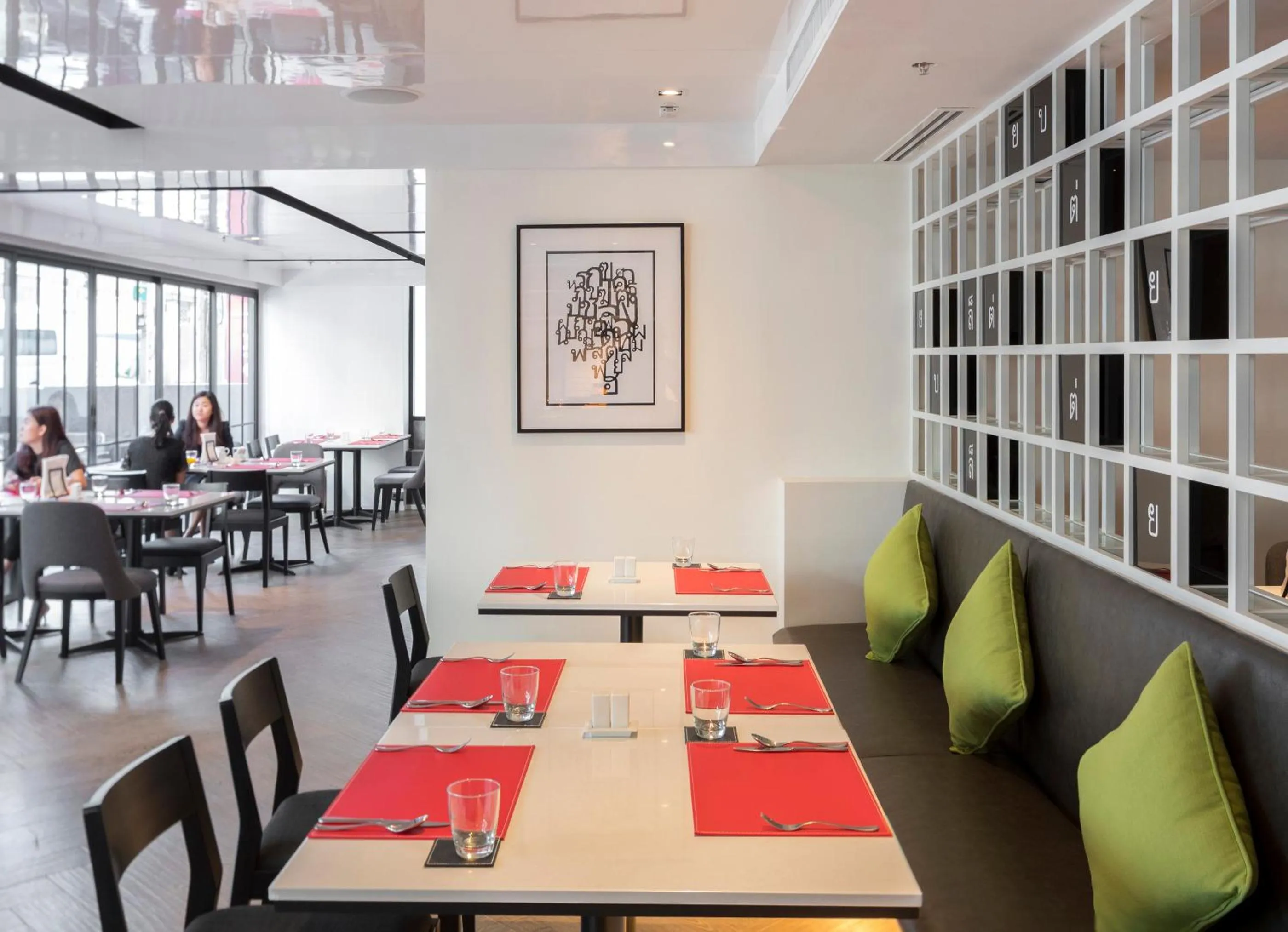 Restaurant/places to eat in Travelodge Sukhumvit 11