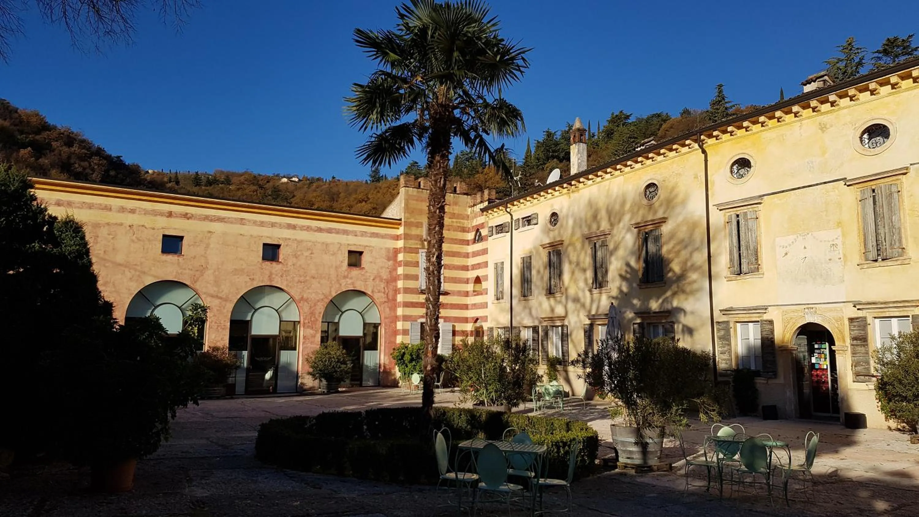 Facade/entrance in Villa de Winckels