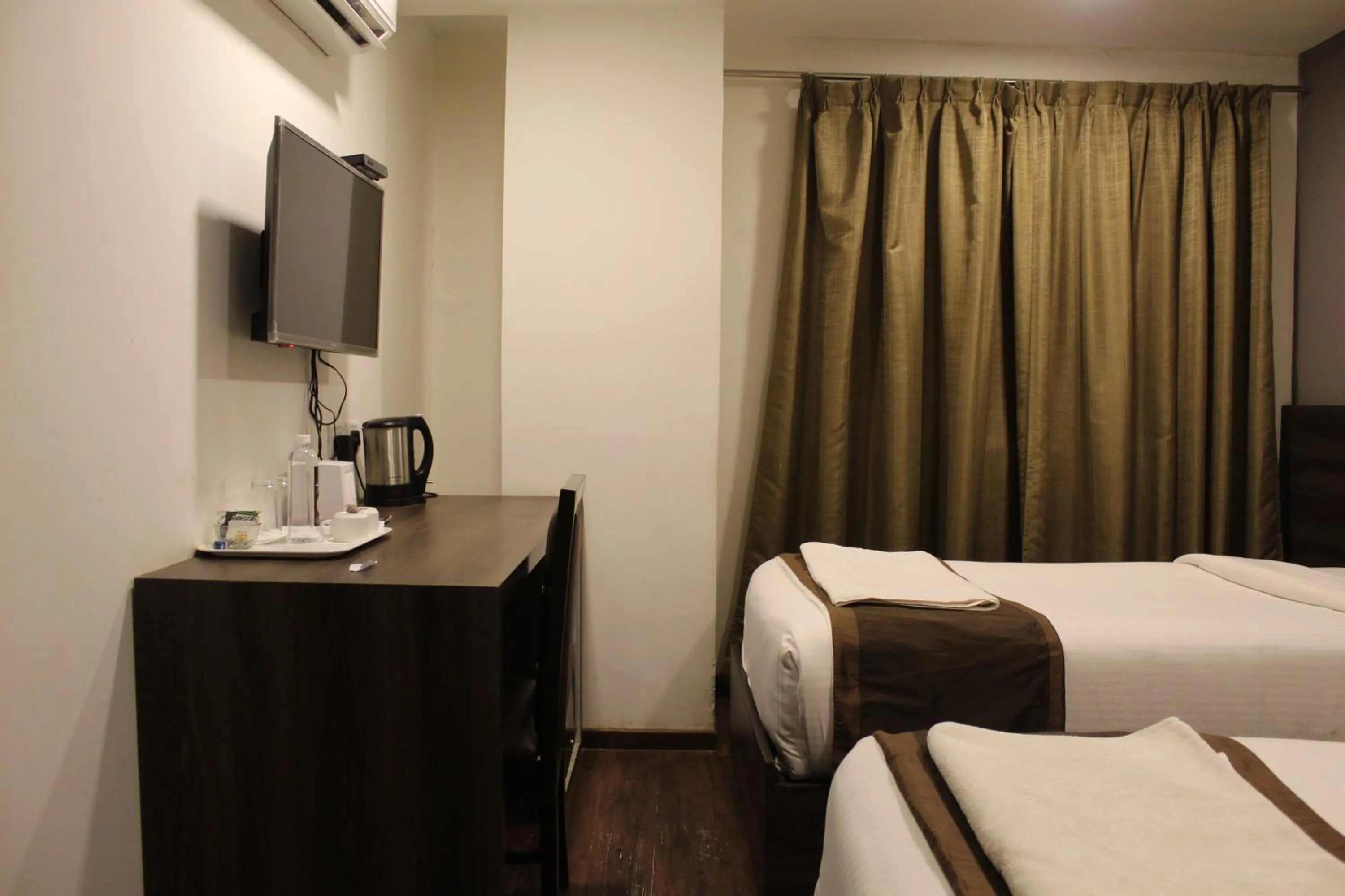 Bed in Hotel Royal Inn - Electronic City