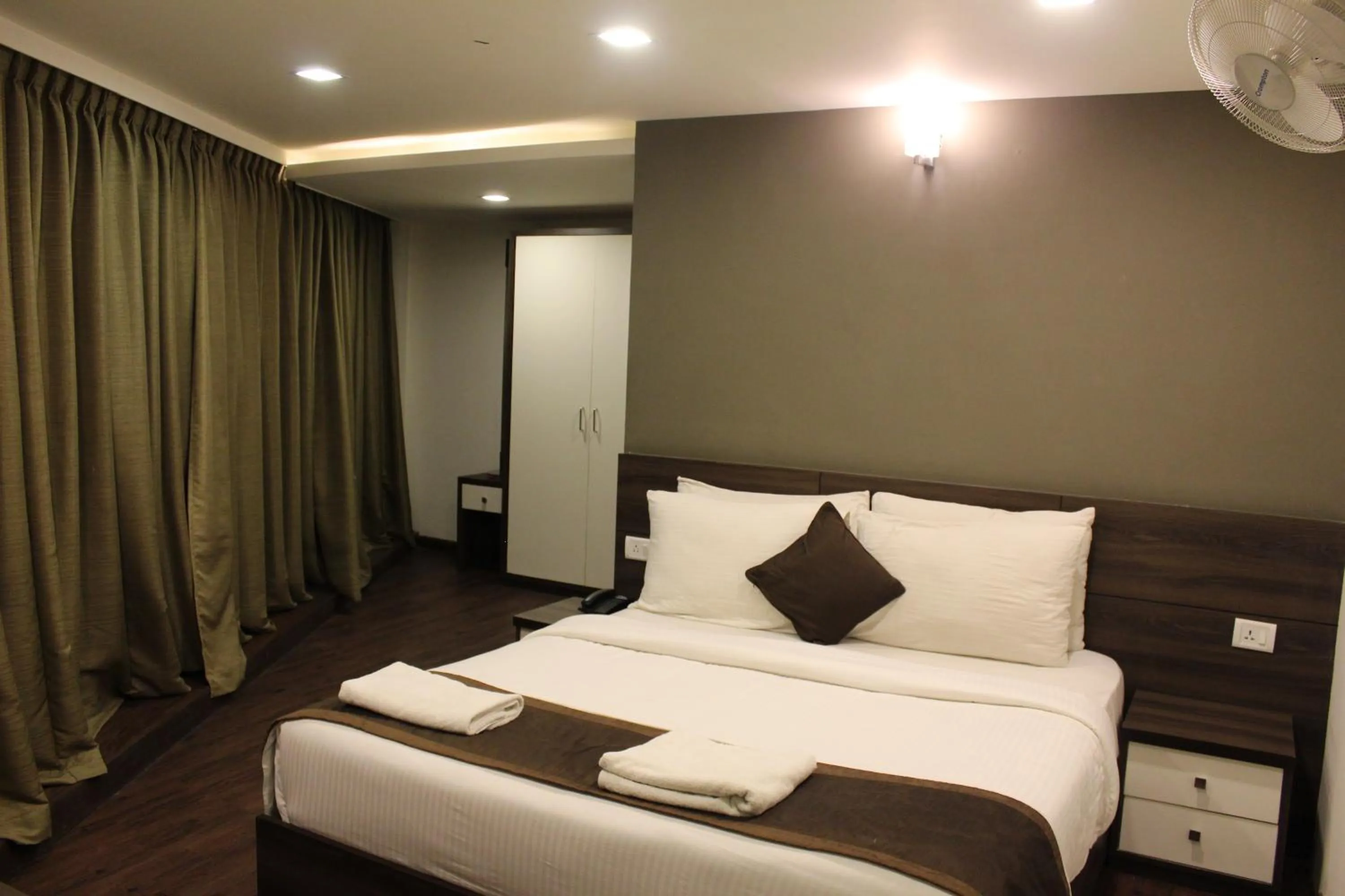 Bed in Hotel Royal Inn - Electronic City