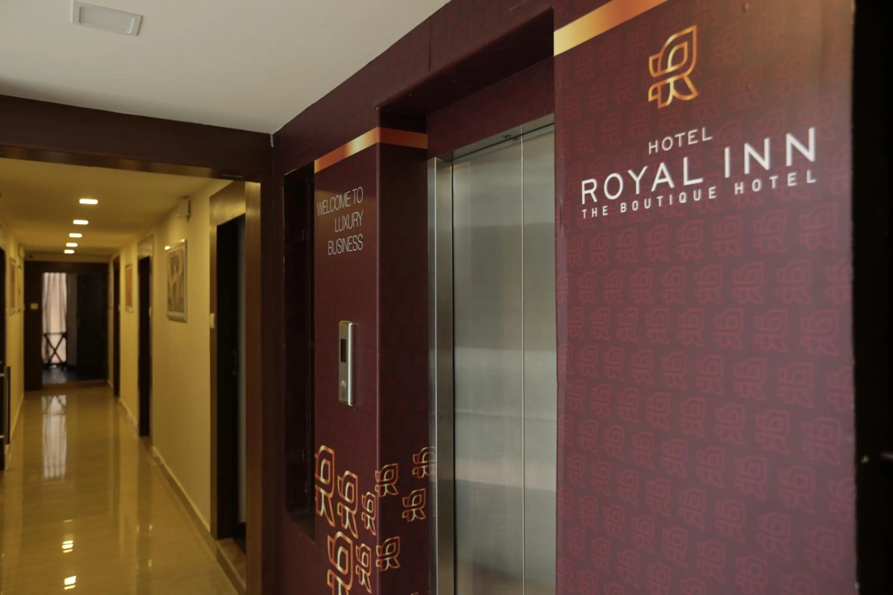 Night in Hotel Royal Inn - Electronic City