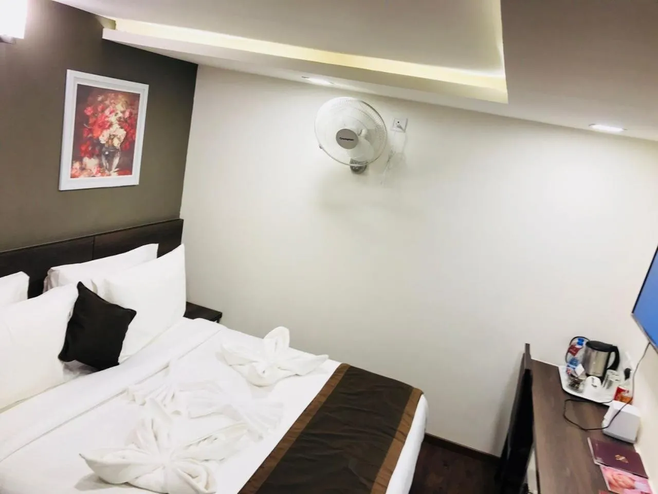 Bed in Hotel Royal Inn - Electronic City