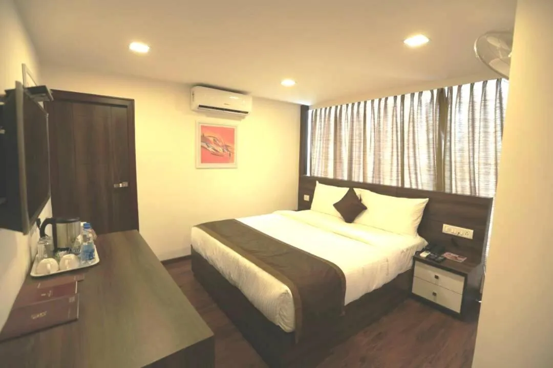 Photo of the whole room, Bed in Hotel Royal Inn - Electronic City