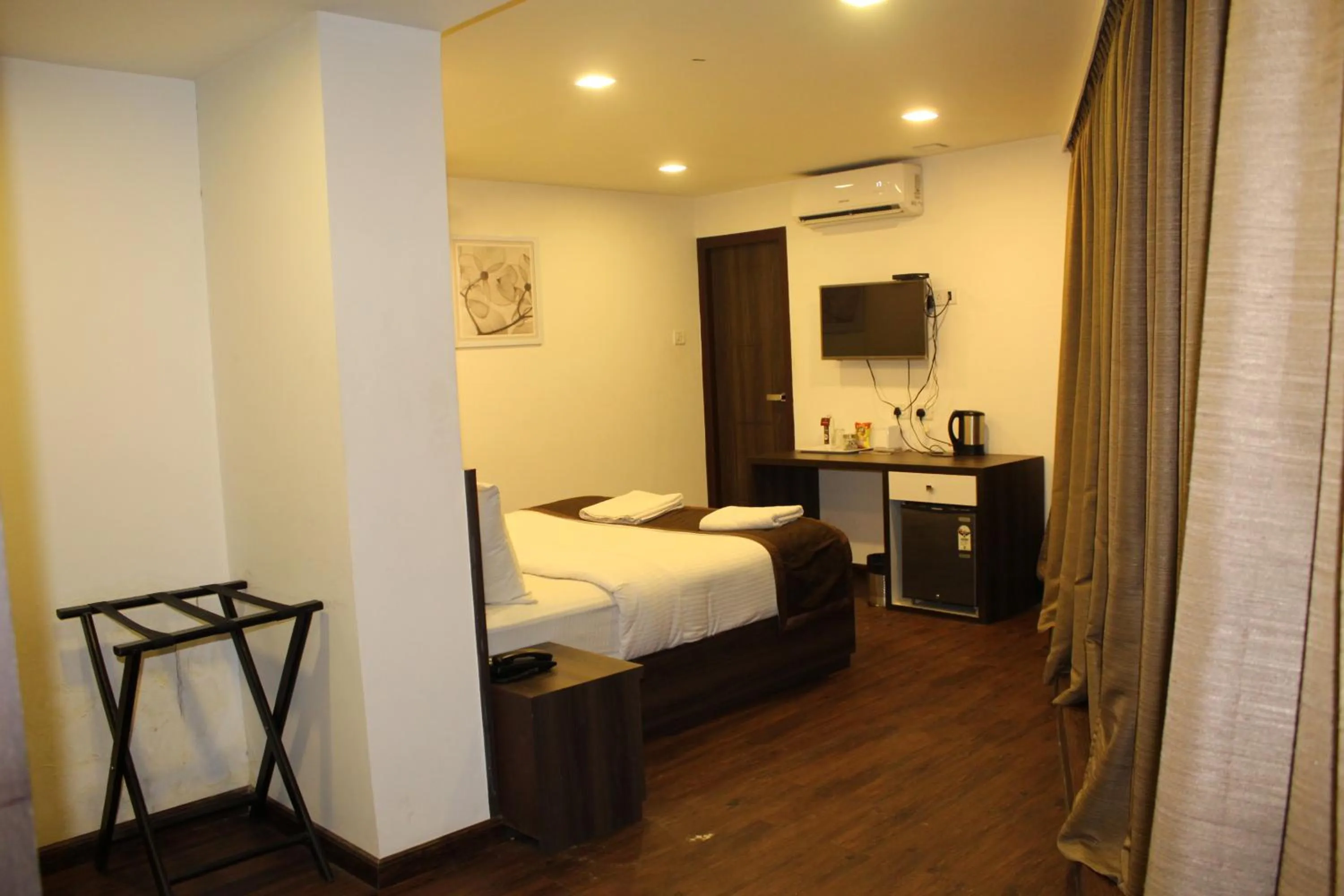 Bed in Hotel Royal Inn - Electronic City