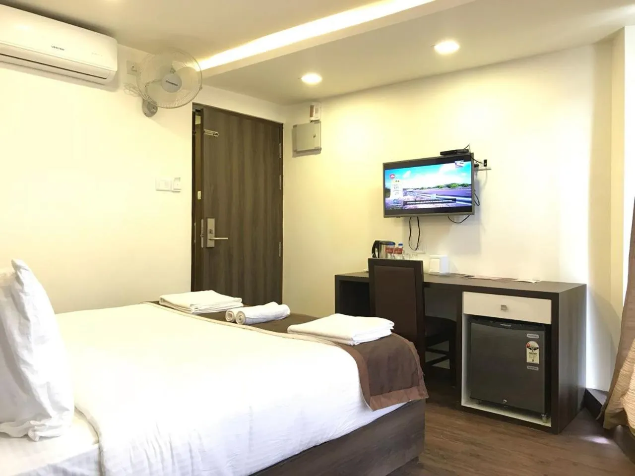 bunk bed, Bed in Hotel Royal Inn - Electronic City
