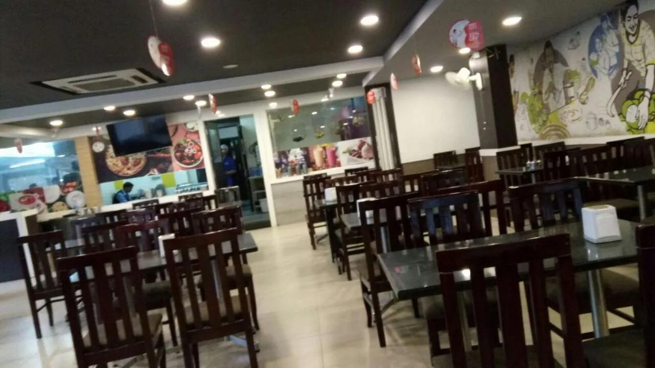 Restaurant/places to eat in Hotel Royal Inn - Electronic City
