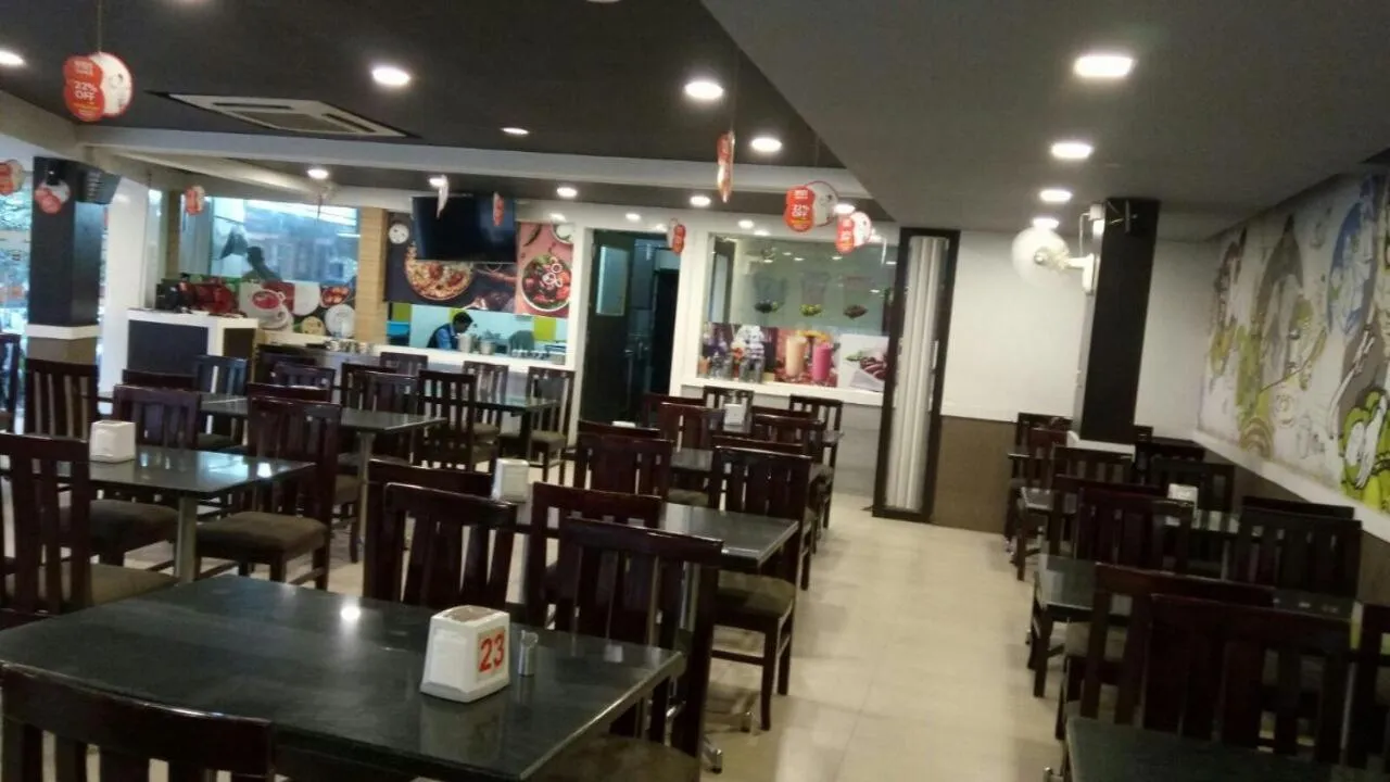 Restaurant/places to eat in Hotel Royal Inn - Electronic City