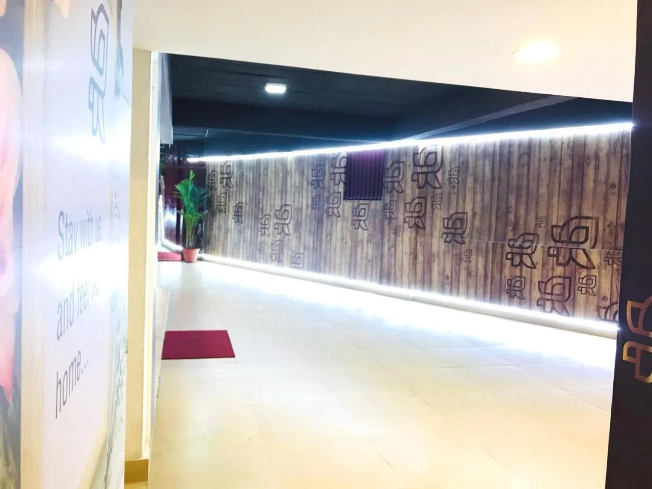 Night in Hotel Royal Inn - Electronic City