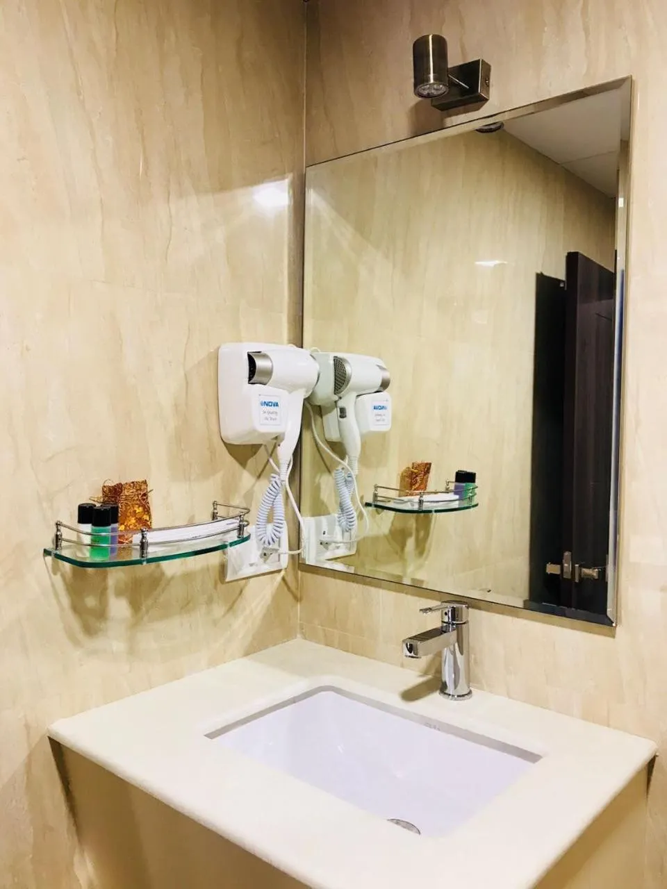 Bathroom in Hotel Royal Inn - Electronic City